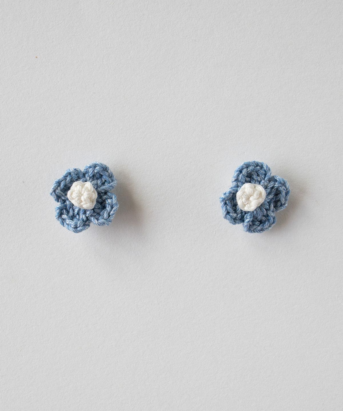 메리모티브(MERRYMOTIVE) Vintage knit flower earring (Denim)