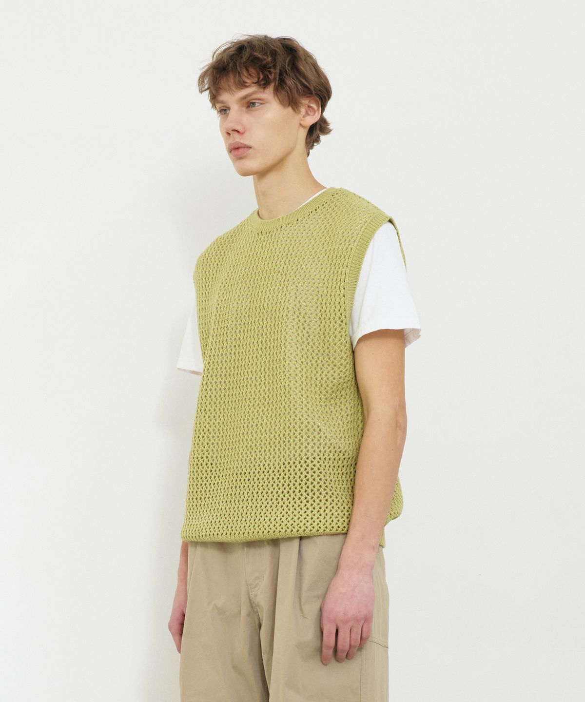 니티드(KNITTED) 펀칭 니트 베스트 OLIVE