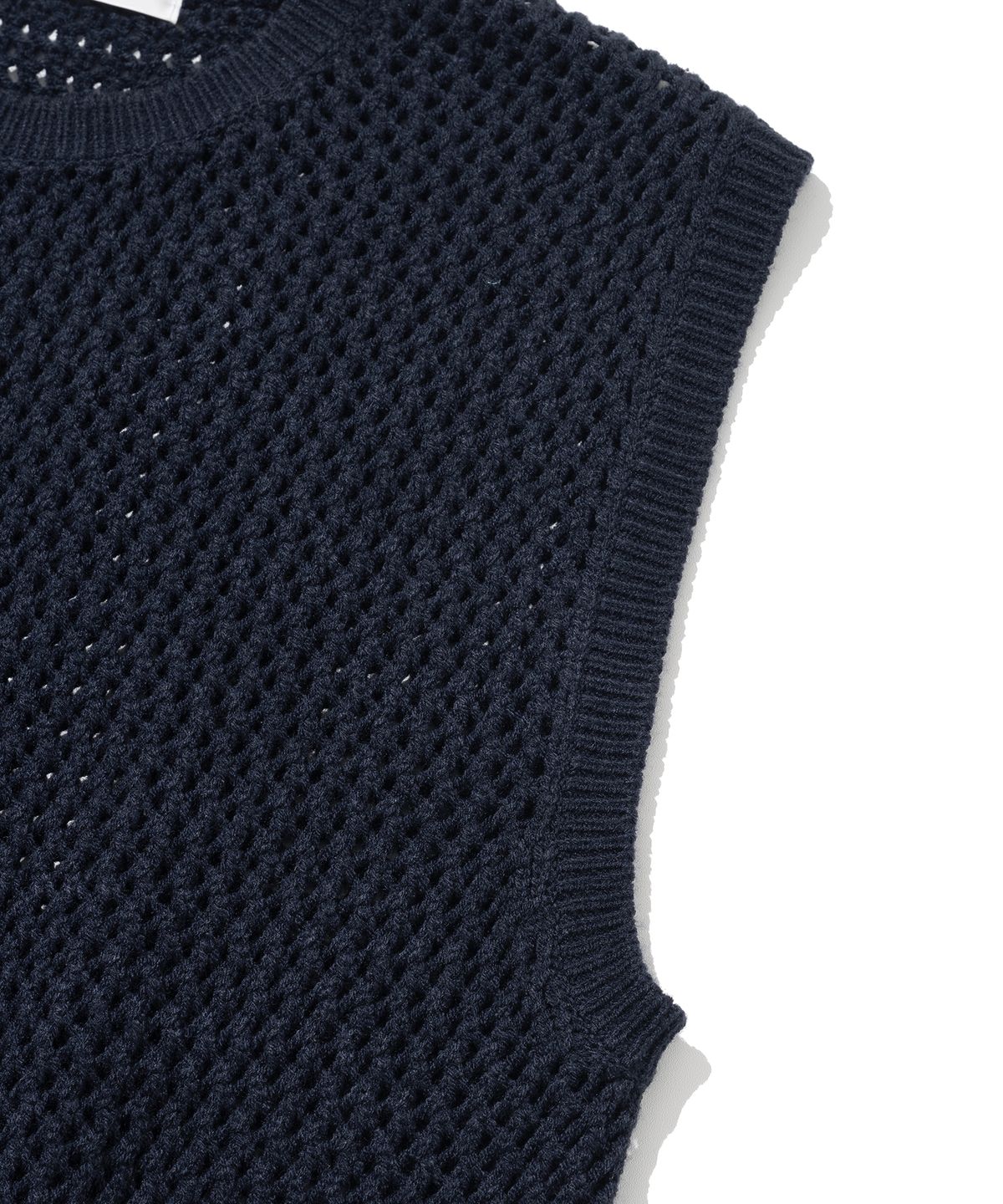니티드(KNITTED) 펀칭 니트 베스트 NAVY