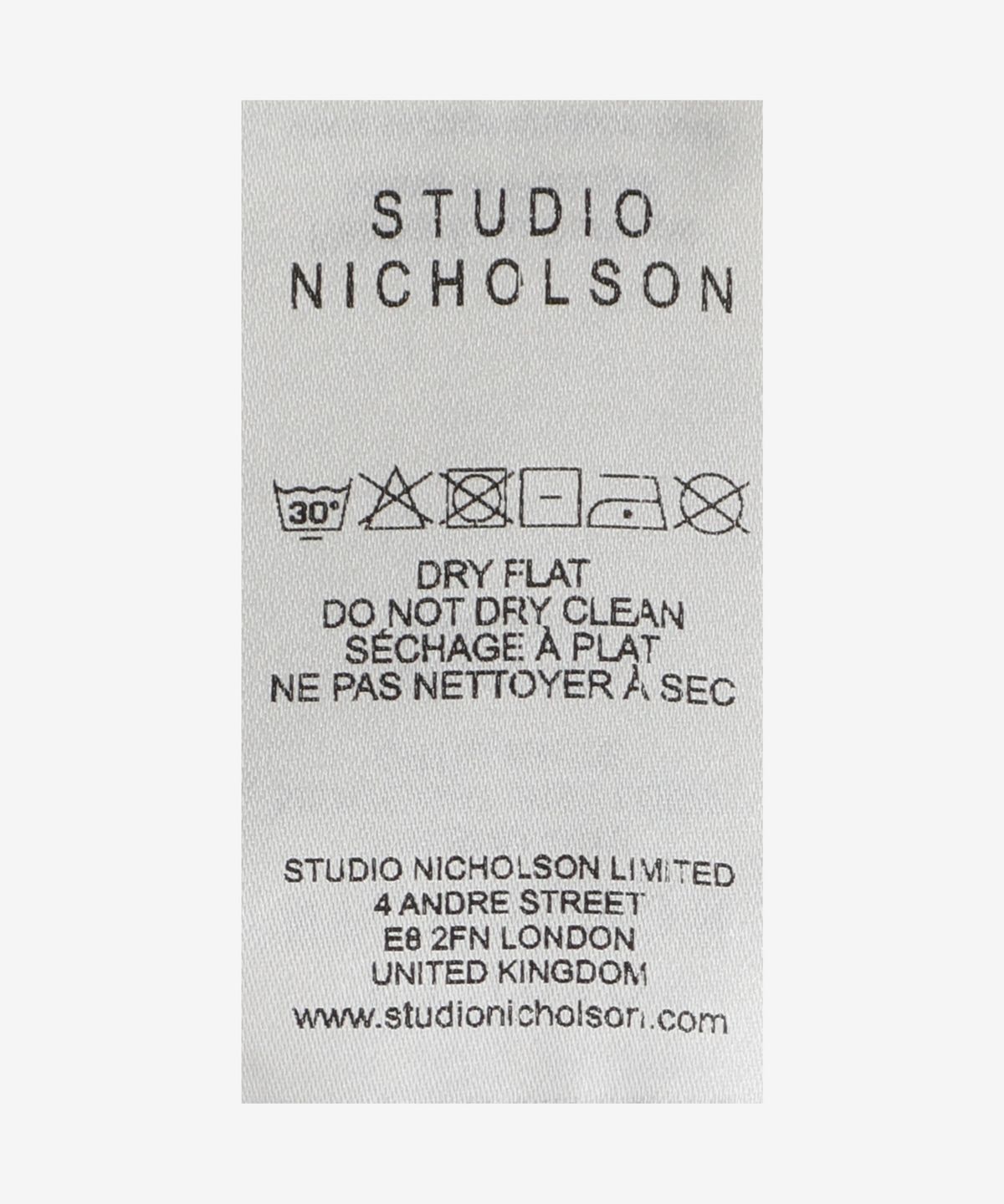 스튜디오니콜슨(STUDIO NICHOLSON) 브랜디드 이지 핏 반소매 티셔츠 - 옵틱화이트 / PIUSNM912OPTICWHITE