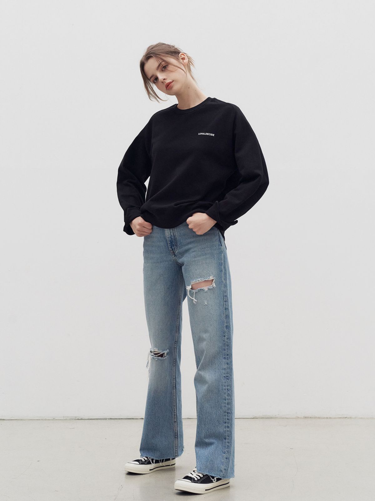 로얄디사이드(LOYALDECIDE) 볼륨 맨투맨 블랙