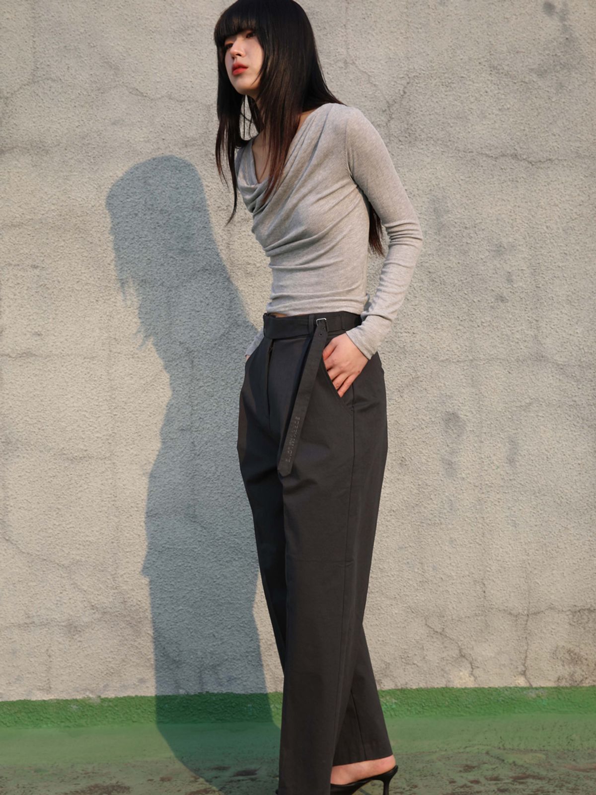 쏘리, 투 머치 러브(SORRY, TOO MUCH LOVE) Micro Ribbed Cowl Neck T-Shirt_Grey