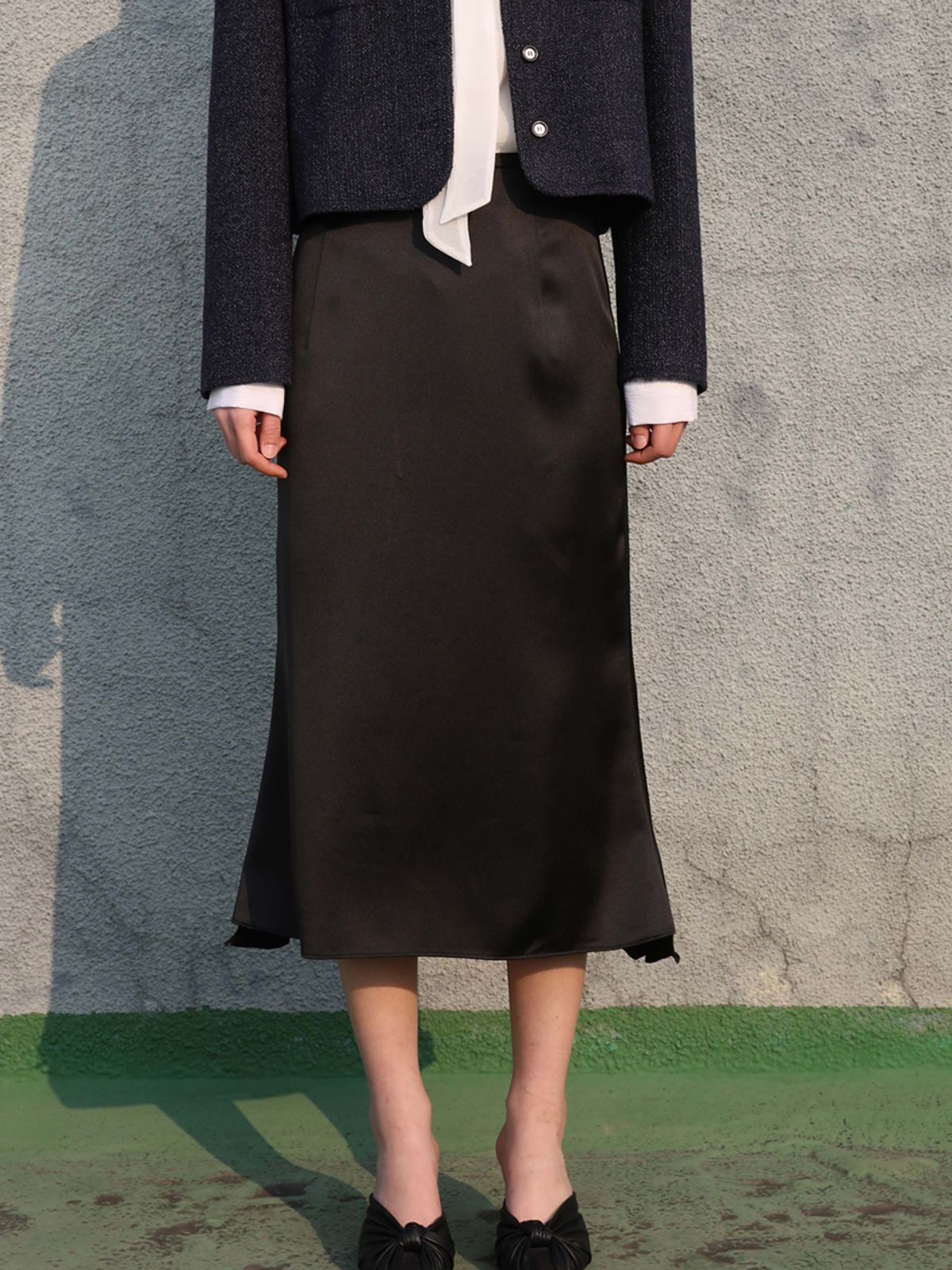 쏘리, 투 머치 러브(SORRY, TOO MUCH LOVE) Satin Back Ruffle Mermaid Skirt_Black