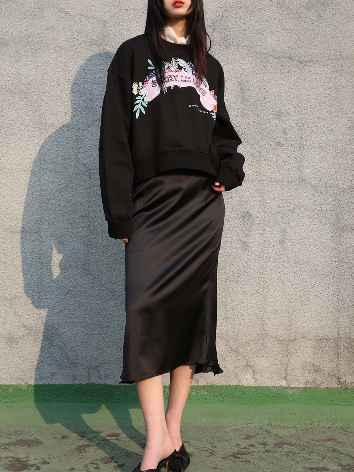 쏘리, 투 머치 러브(SORRY, TOO MUCH LOVE) Satin Back Ruffle Mermaid Skirt_Black