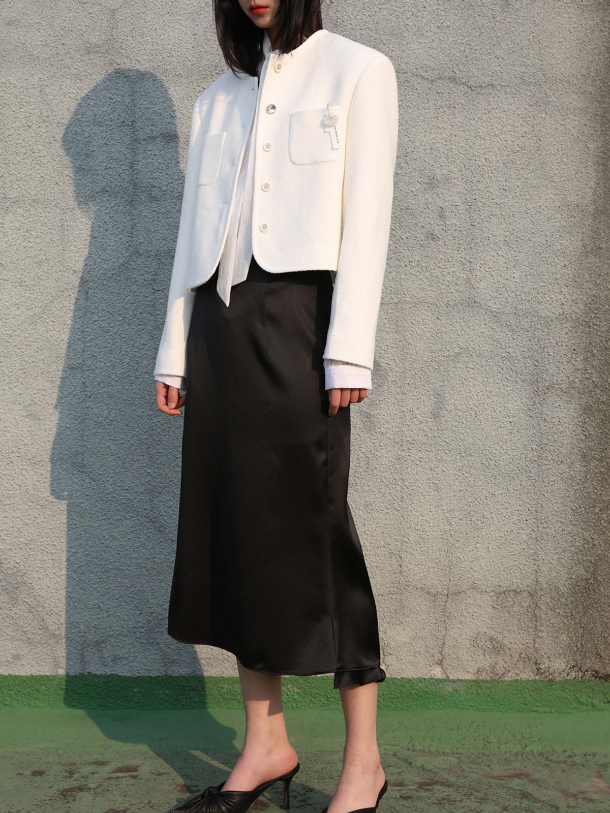 쏘리, 투 머치 러브(SORRY, TOO MUCH LOVE) Satin Back Ruffle Mermaid Skirt_Black