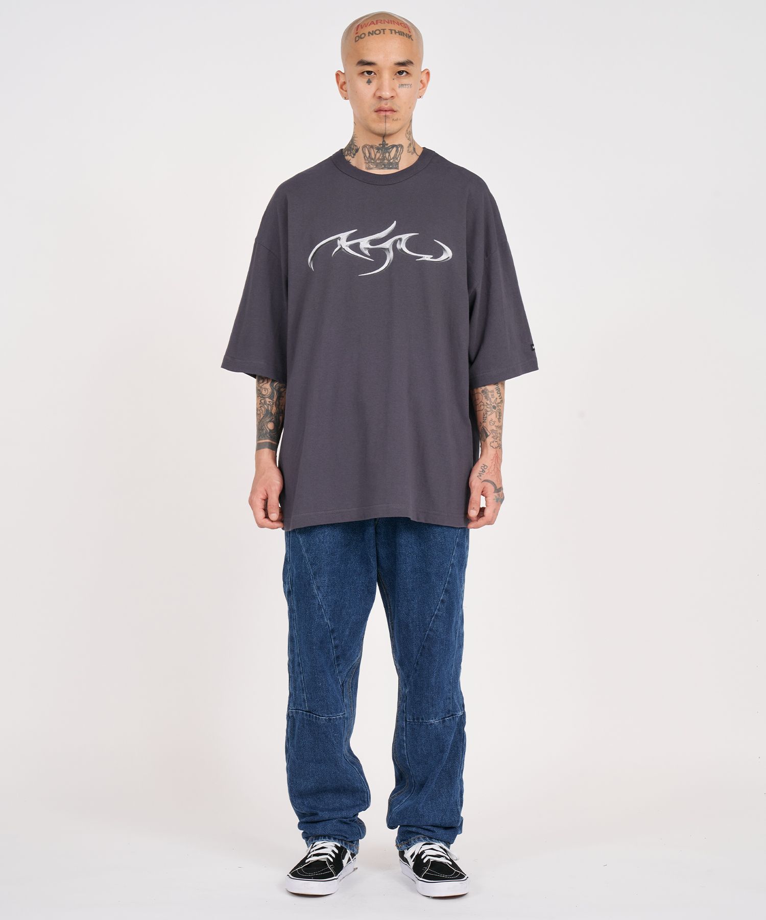 MUSINSA | AJOBYAJO [PBA] Tribal AJO T-Shirt [CHARCOAL]