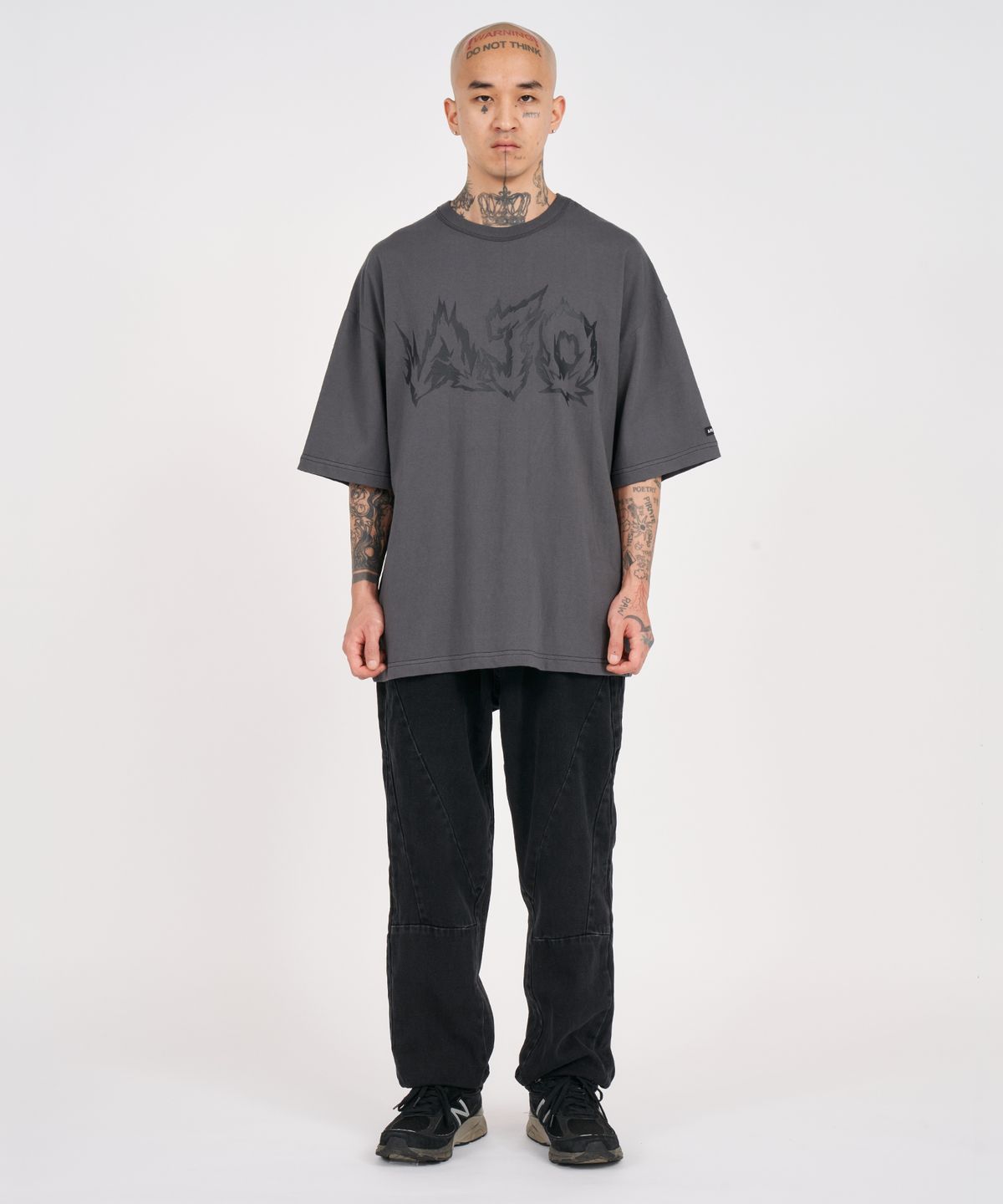 아조바이아조(AJOBYAJO) Eenergie AJO T-Shirt [CHARCOAL]