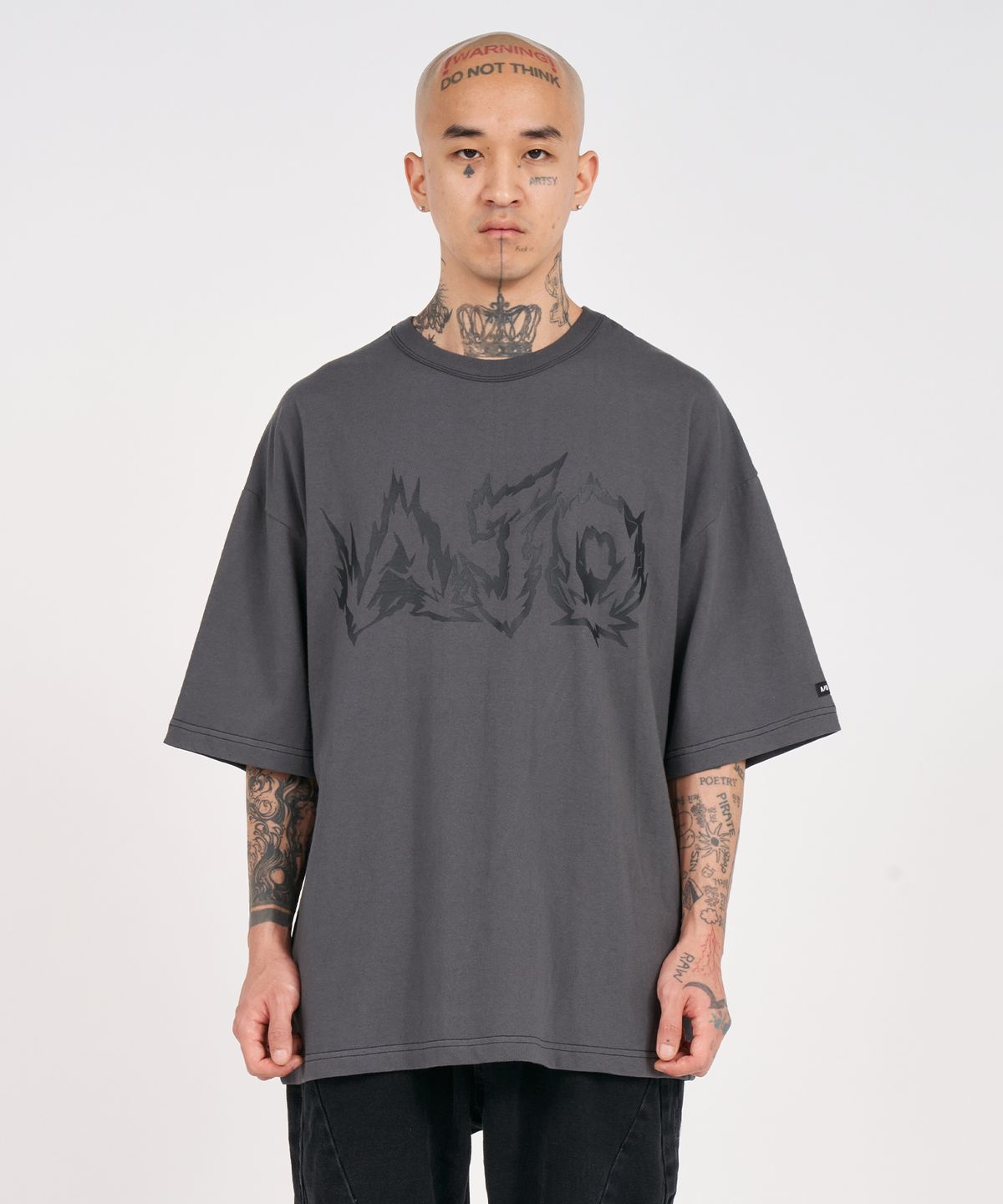 아조바이아조(AJOBYAJO) Eenergie AJO T-Shirt [CHARCOAL]