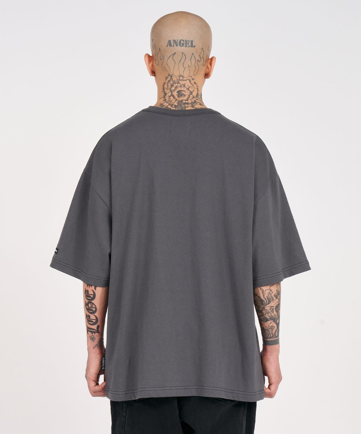 아조바이아조(AJOBYAJO) Eenergie AJO T-Shirt [CHARCOAL]