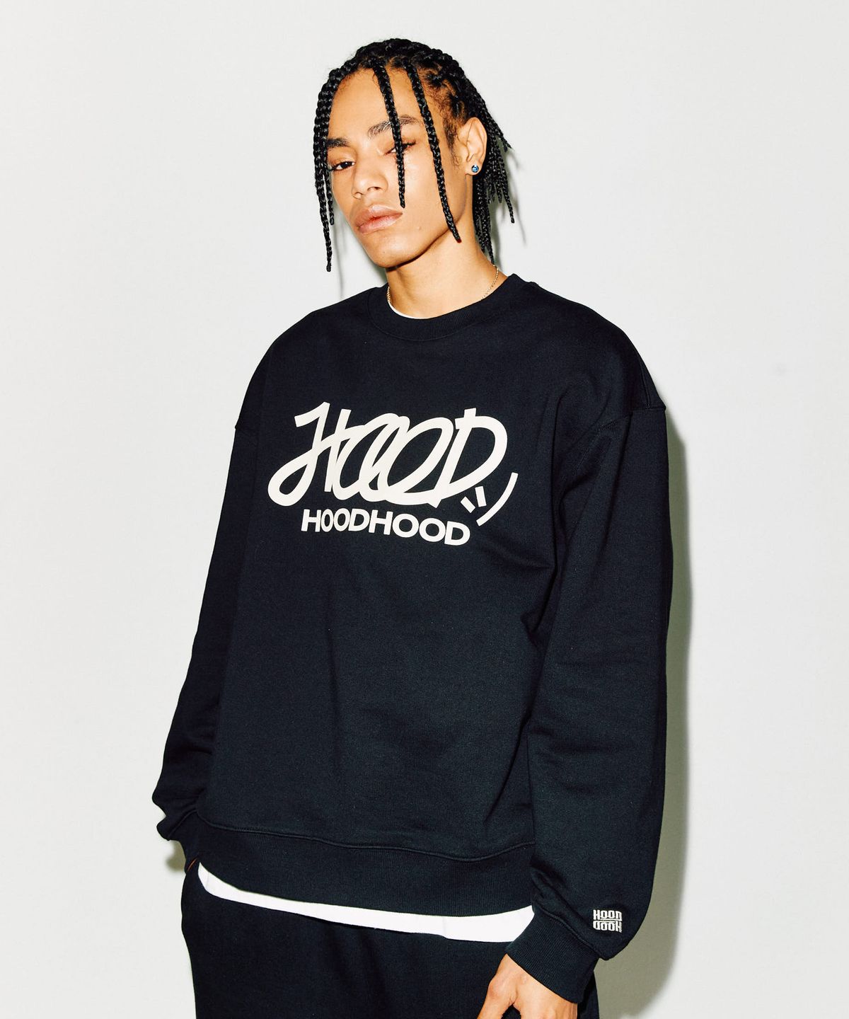 후드후드(HOODHOOD) 시그니처 로고 맨투맨 블랙