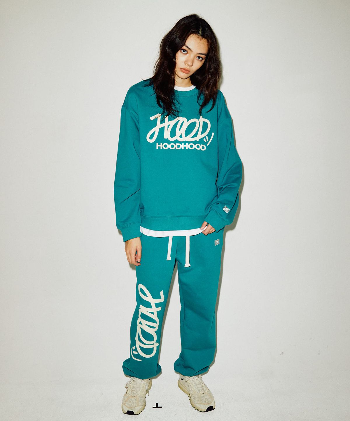 후드후드(HOODHOOD) 시그니처 로고 맨투맨 청록
