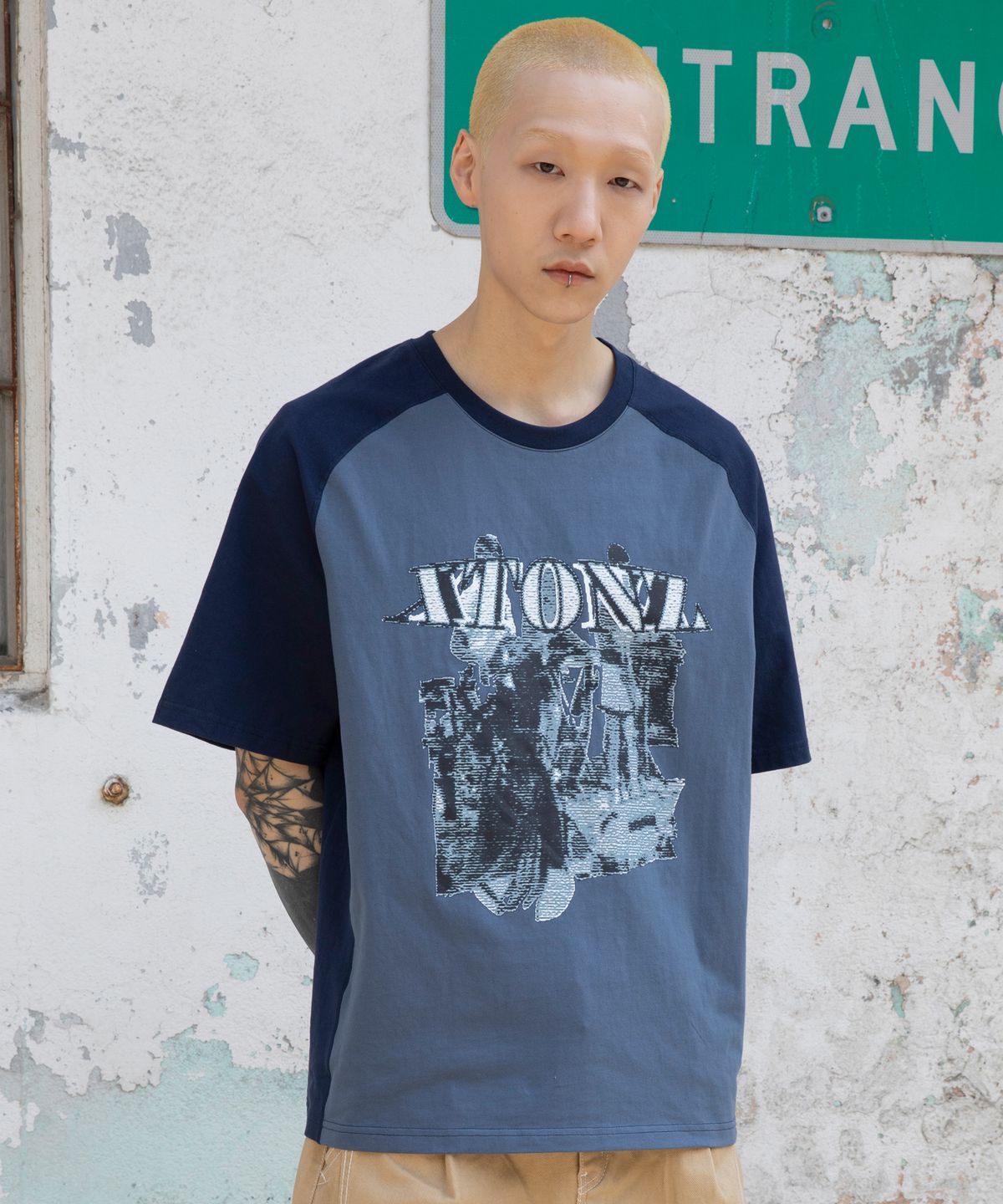 엑스톤즈(XTONZ) XTT040 오드라 레글런 반팔 티셔츠 (NAVY)
