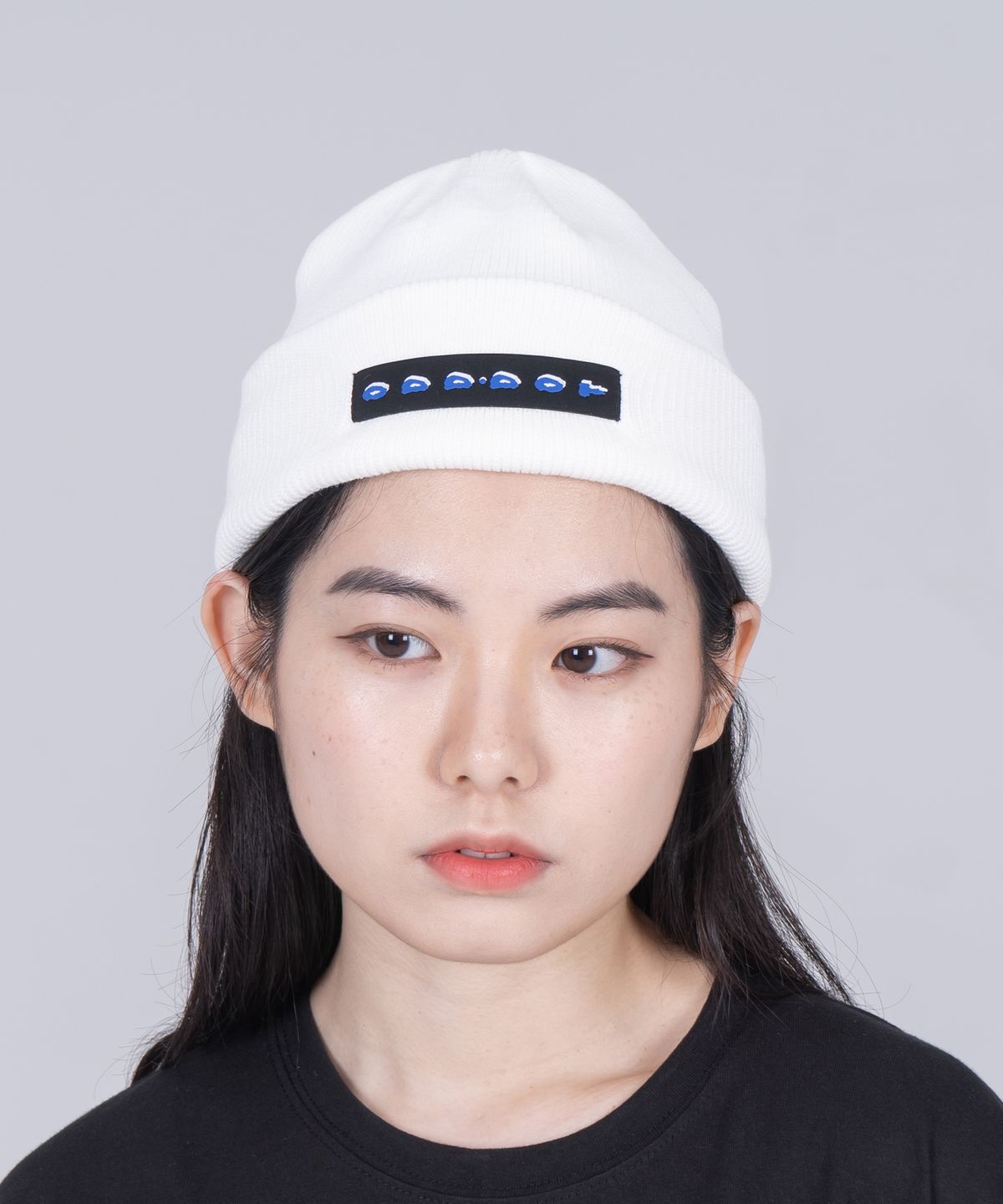 오드닷(ODD DOT) 가로 라벨 포인트 비니_블랙