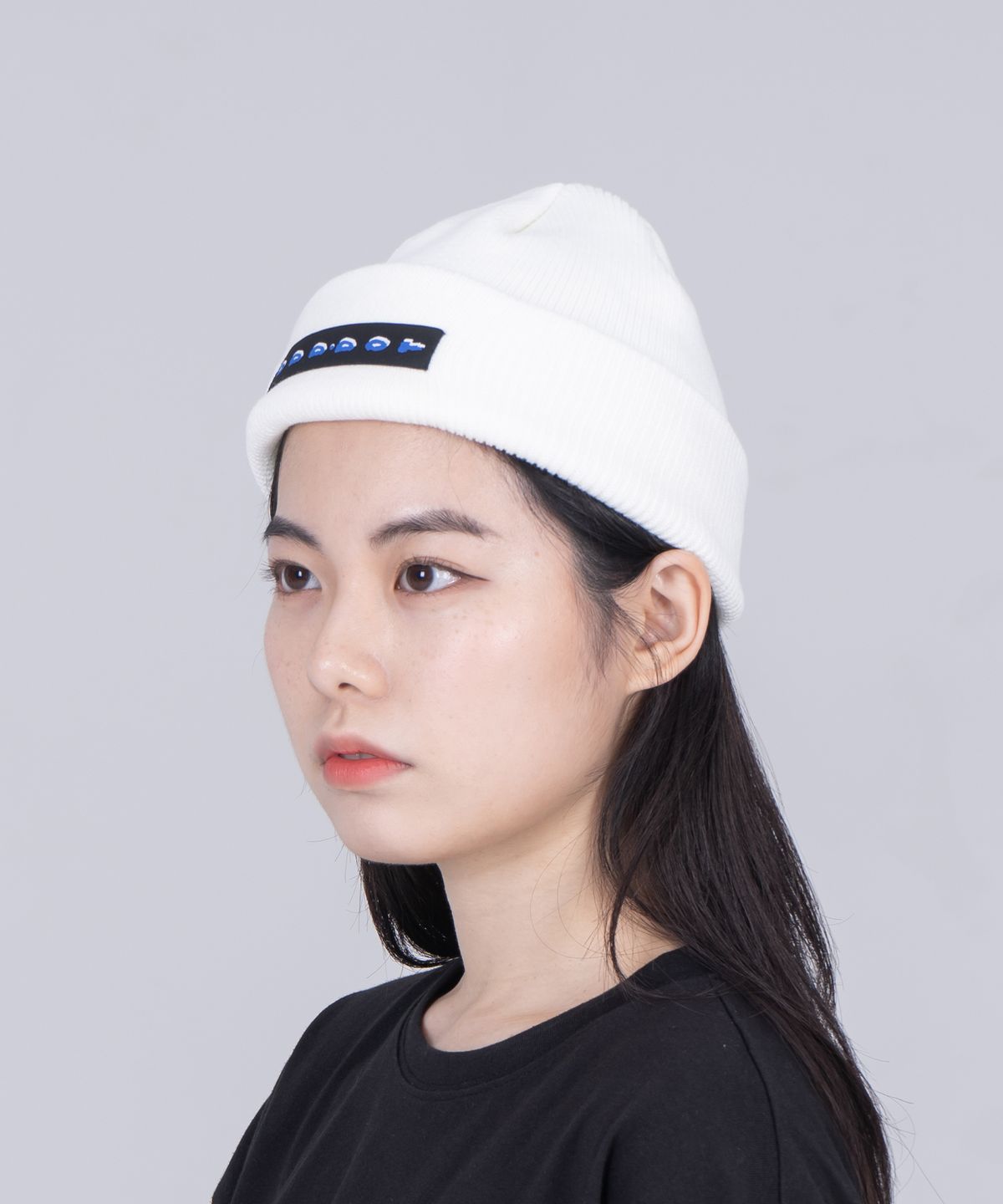 오드닷(ODD DOT) 가로 라벨 포인트 비니_화이트
