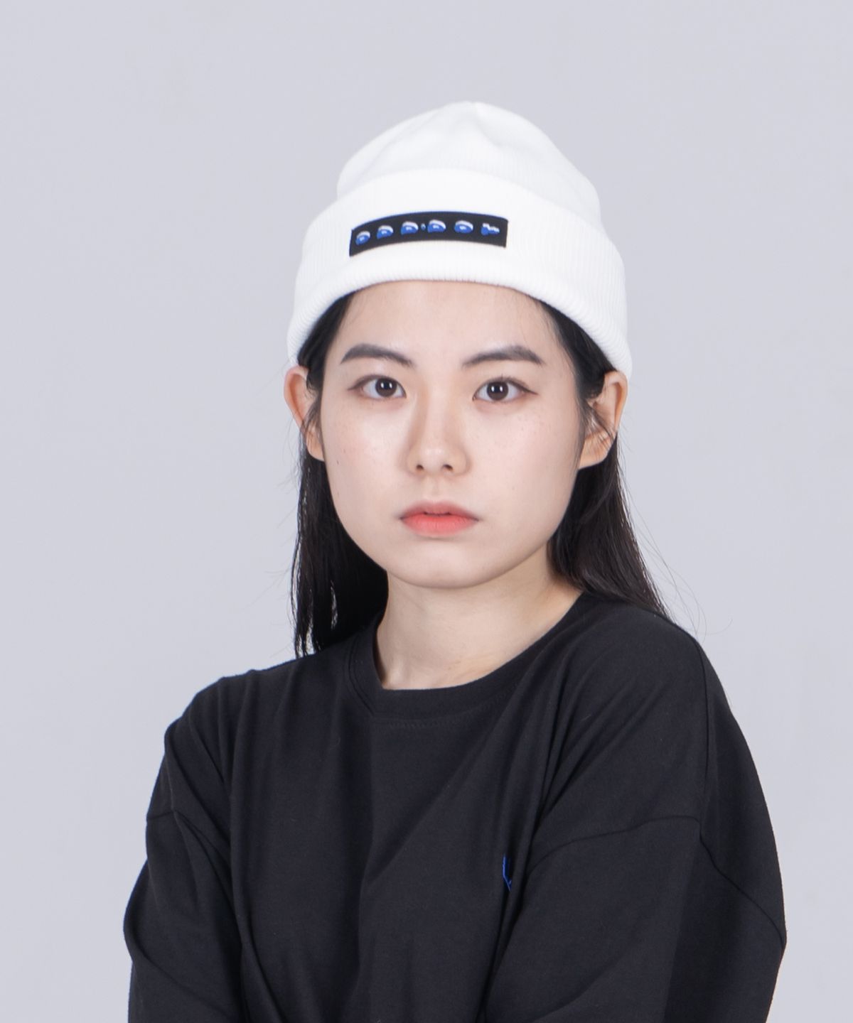 오드닷(ODD DOT) 가로 라벨 포인트 비니_화이트