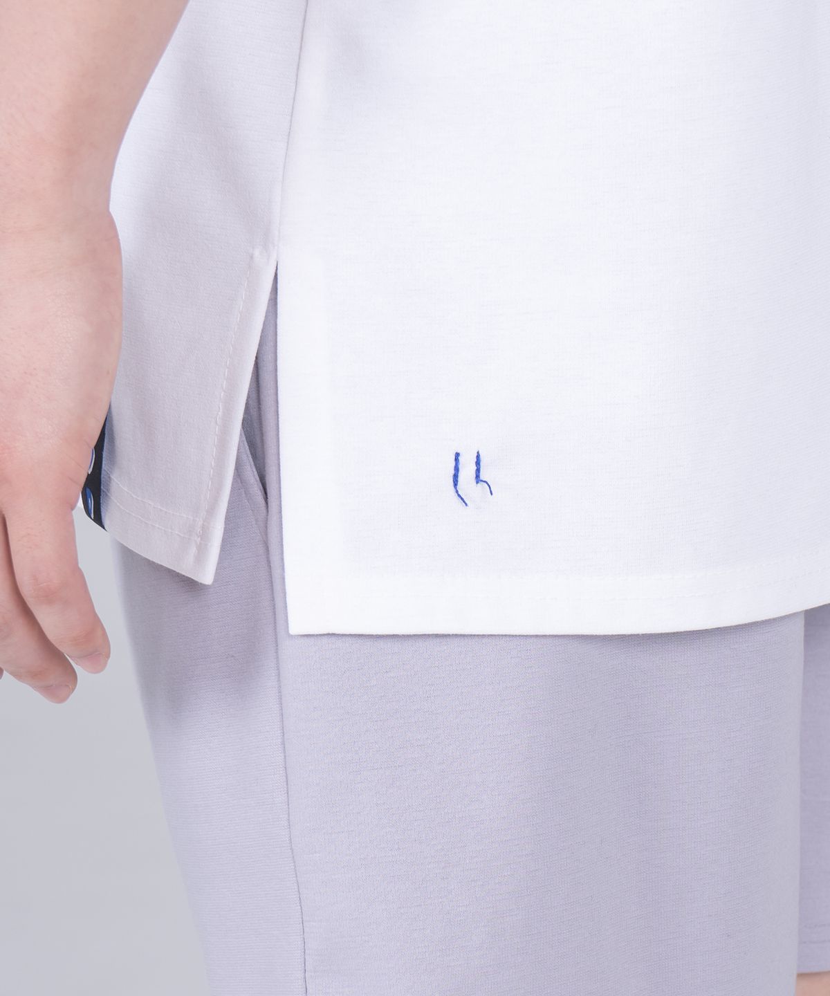 오드닷(ODD DOT) 로고 라벨 레이어드 티셔츠_화이트