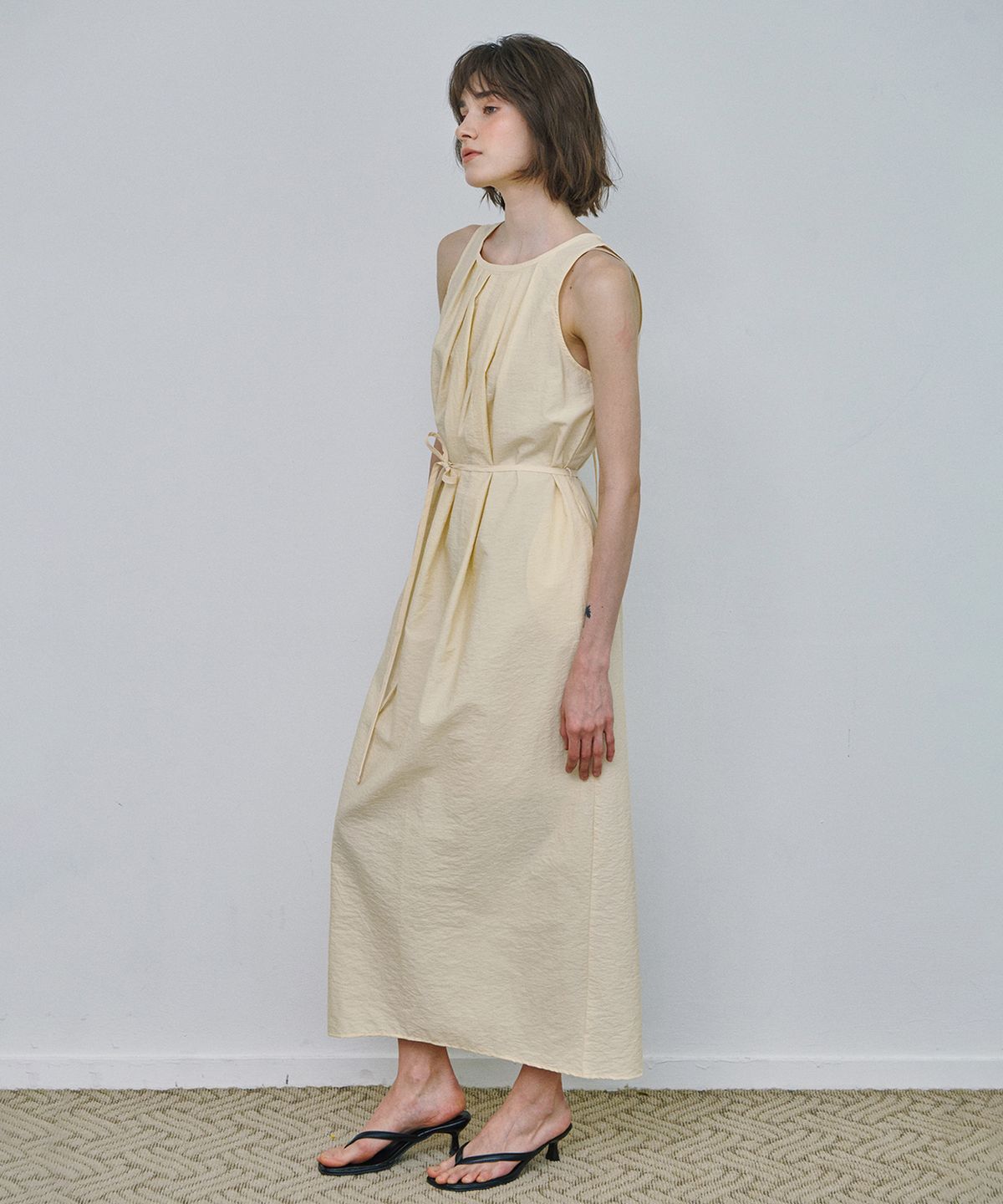 마롯(MARROT) BACK SLIT STRING DRESS_BUTTER