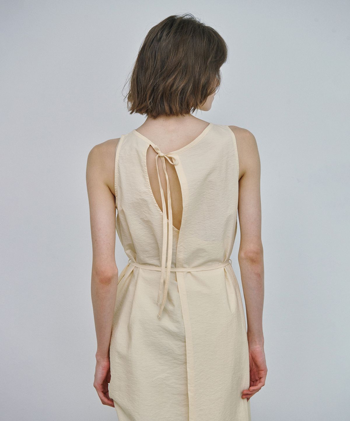 마롯(MARROT) BACK SLIT STRING DRESS_BUTTER