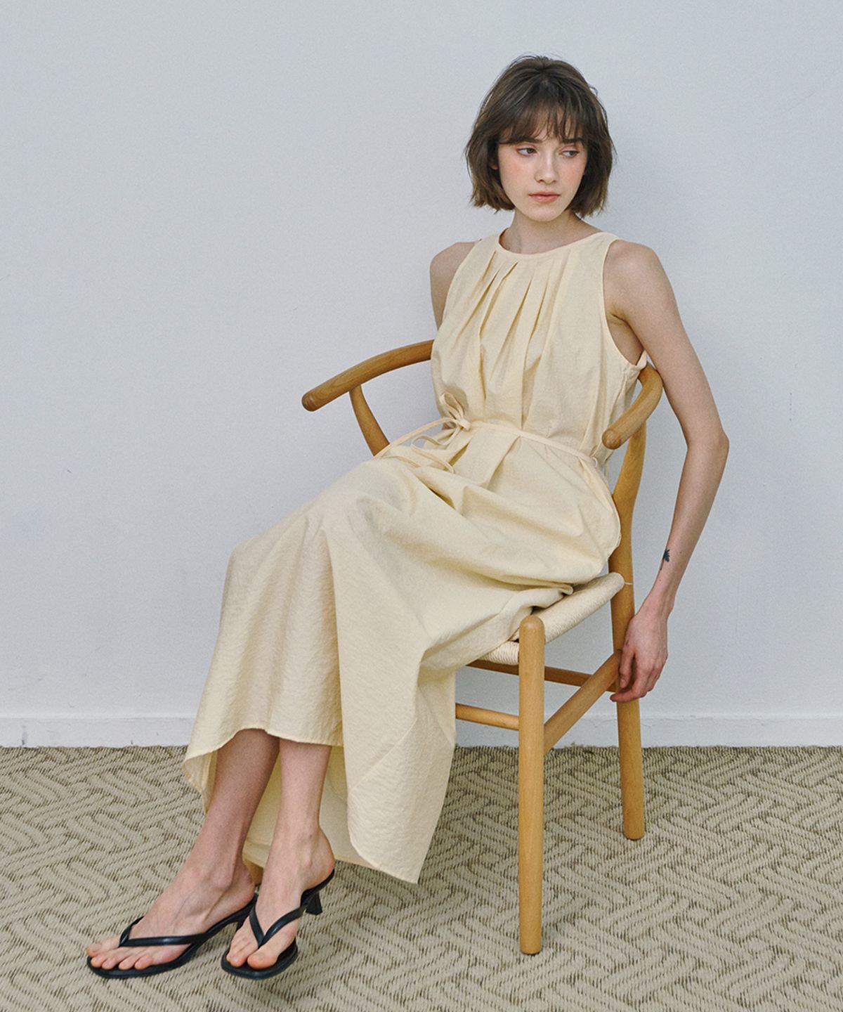 마롯(MARROT) BACK SLIT STRING DRESS_BUTTER