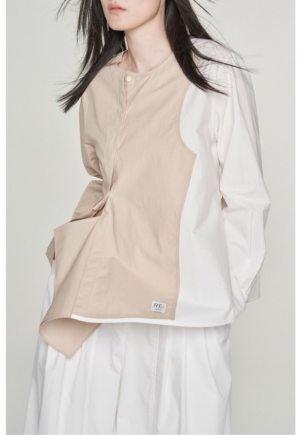 래코드(RECODE) [여성] Unbalanced Raw Cutting Patched Shirt_RQSAS23541BEX