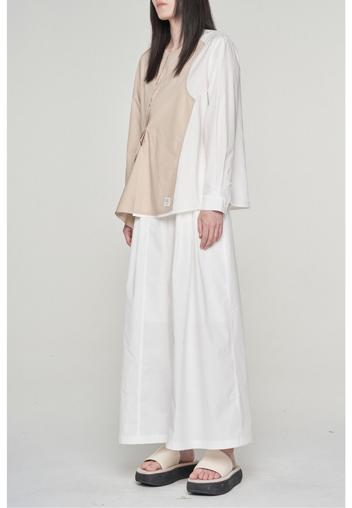 래코드(RECODE) [여성] Unbalanced Raw Cutting Patched Shirt_RQSAS23541BEX