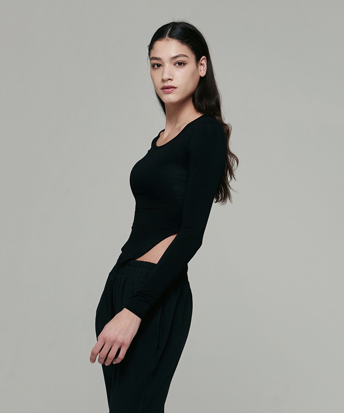 데비웨어(DEVIWEAR) 뮤즈 라운딩 티셔츠 DEVI-T0090-블랙