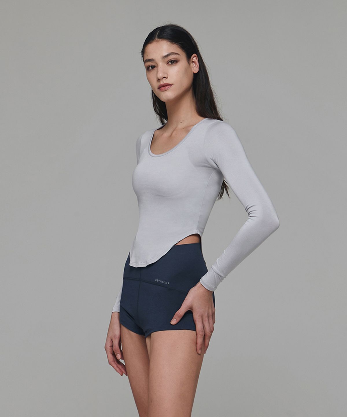 데비웨어(DEVIWEAR) 뮤즈 라운딩 티셔츠 DEVI-T0090-모브그레이