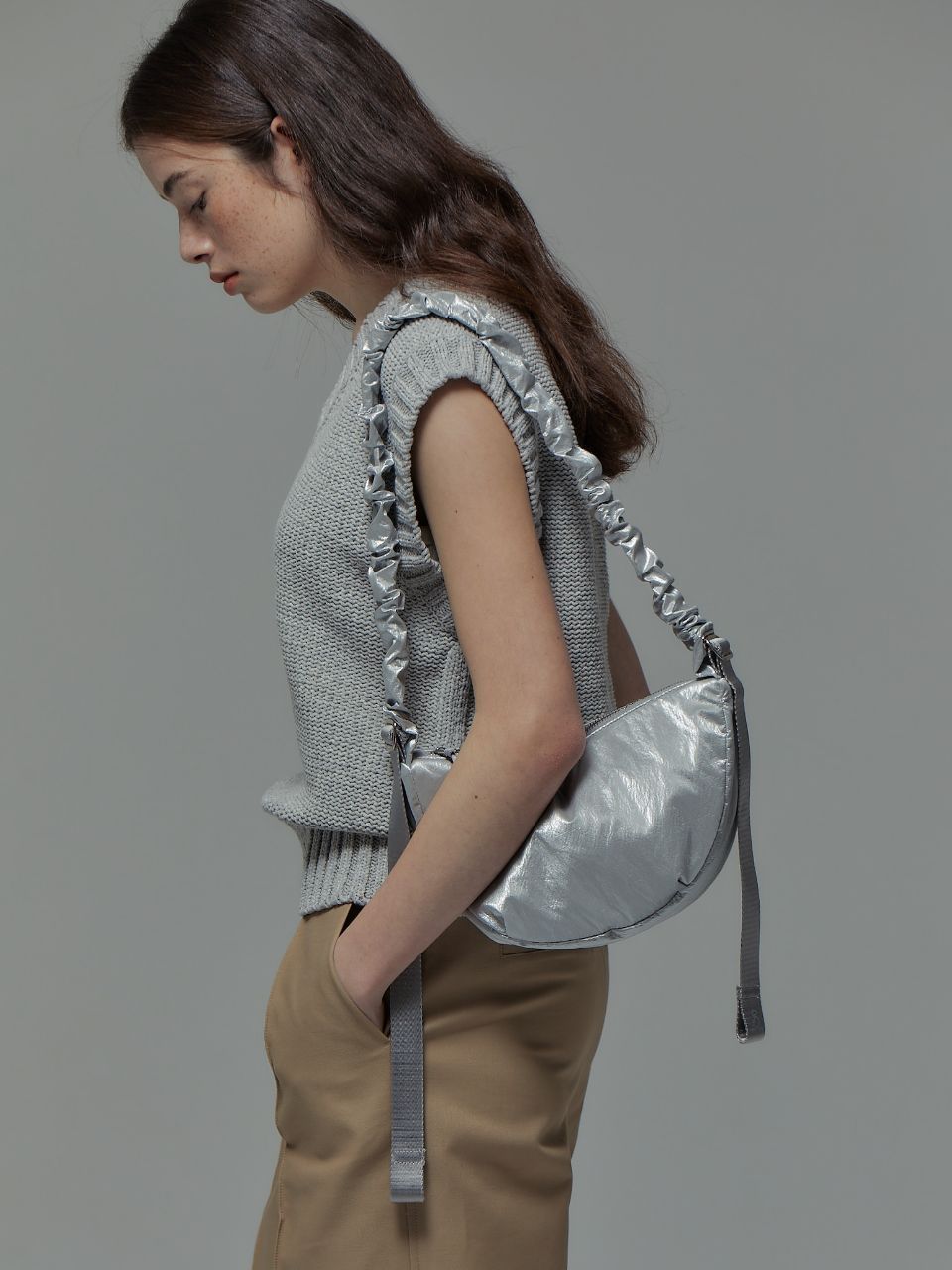 【L.E.E.Y】SHIRRING SHOULDER PADDED BAG Shirring nylon shoulder bag (BLACK) - SILN | 60% - Asian