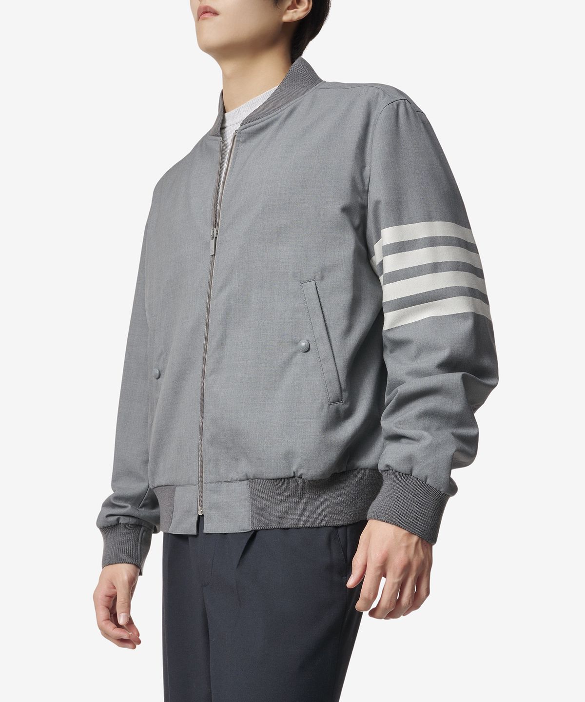 톰 브라운(THOM BROWNE) 4 바 봄버 재킷 - 그레이 / MJO030A06146035
