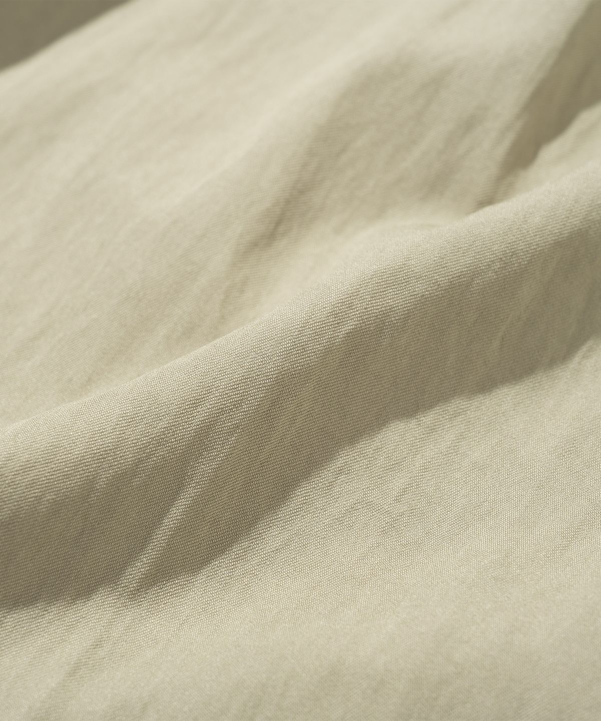 니티드(KNITTED) 딥 원턱 썸머 나일론 팬츠 BEIGE
