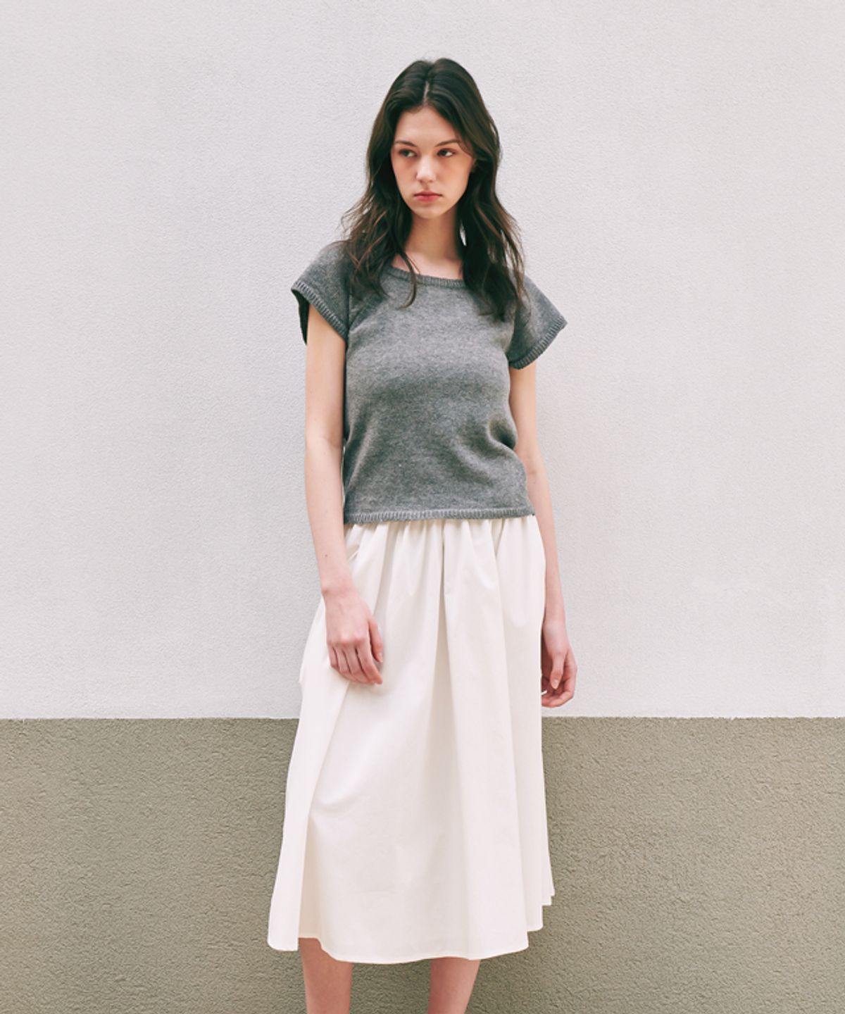 론론(RONRON) SQUARE ROUND NECK SHORT KNIT GREY