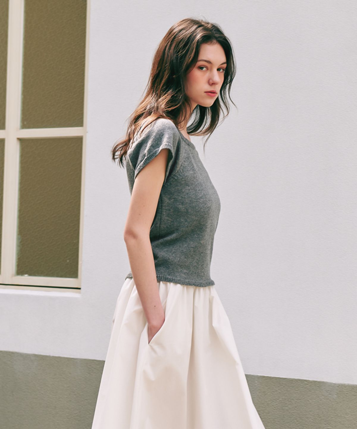 론론(RONRON) SQUARE ROUND NECK SHORT KNIT GREY