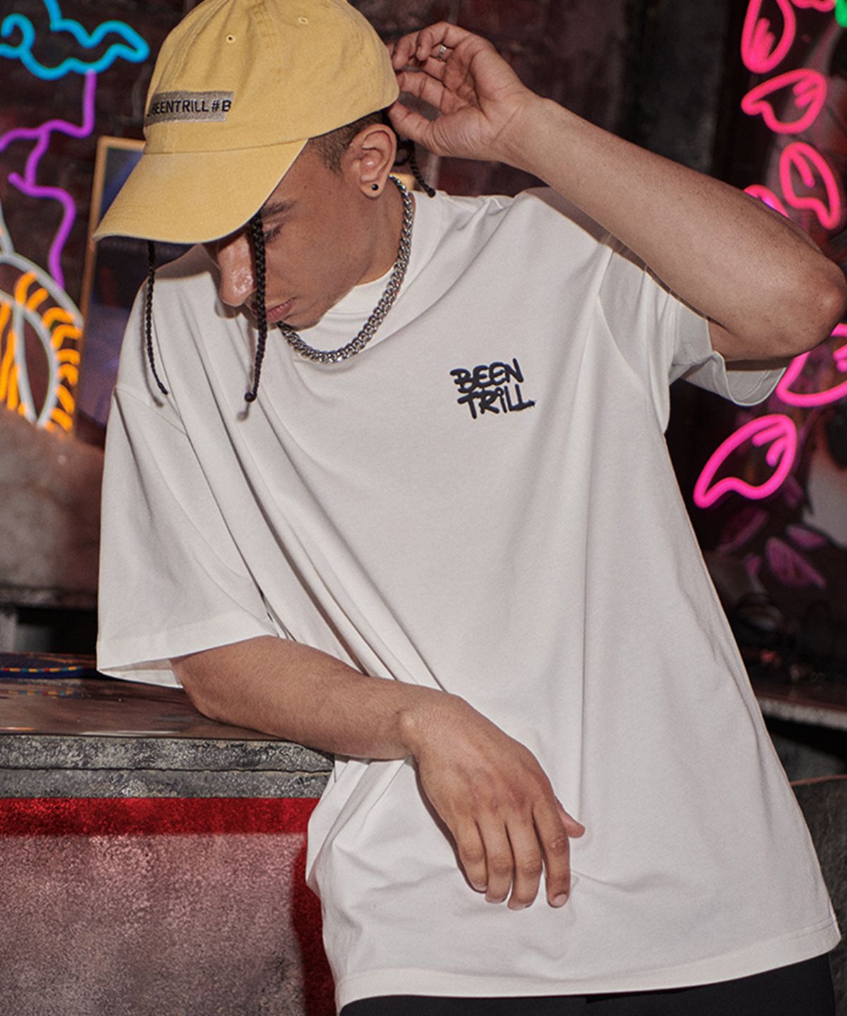 빈트릴(BEENTRILL) 스프레이 해시태그 티셔츠(오프 화이트)