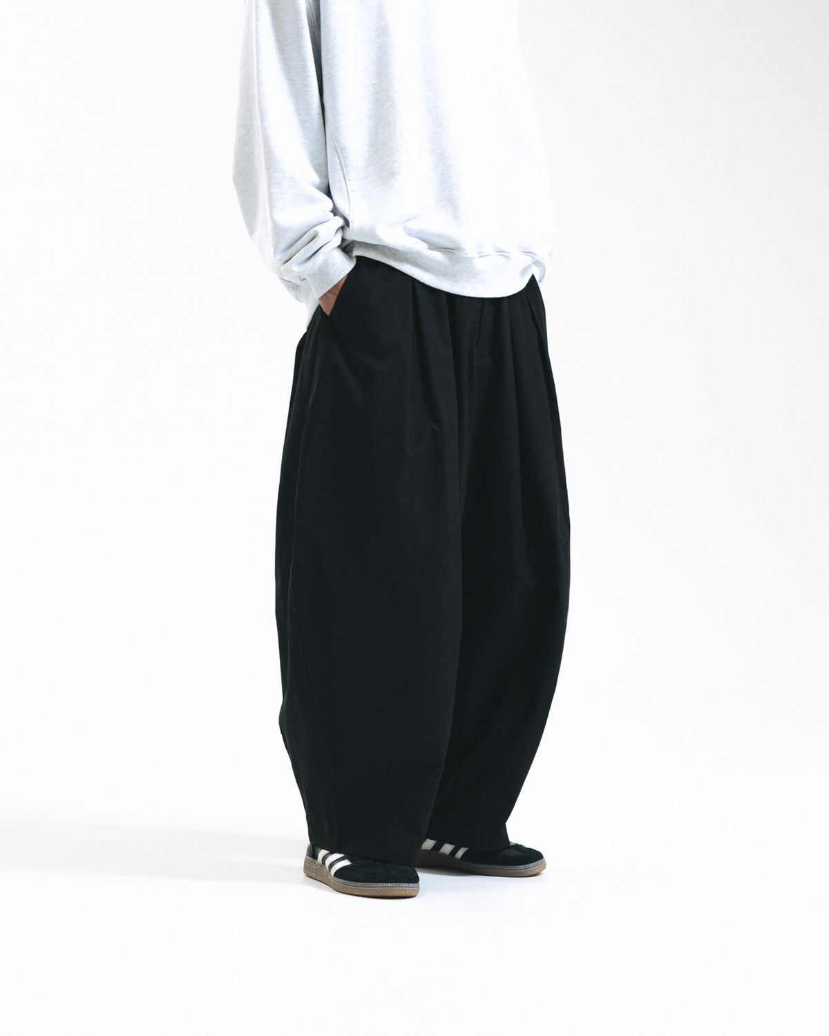 앵글런(ANGLAN) Essential Easy Balloon Pants - Black