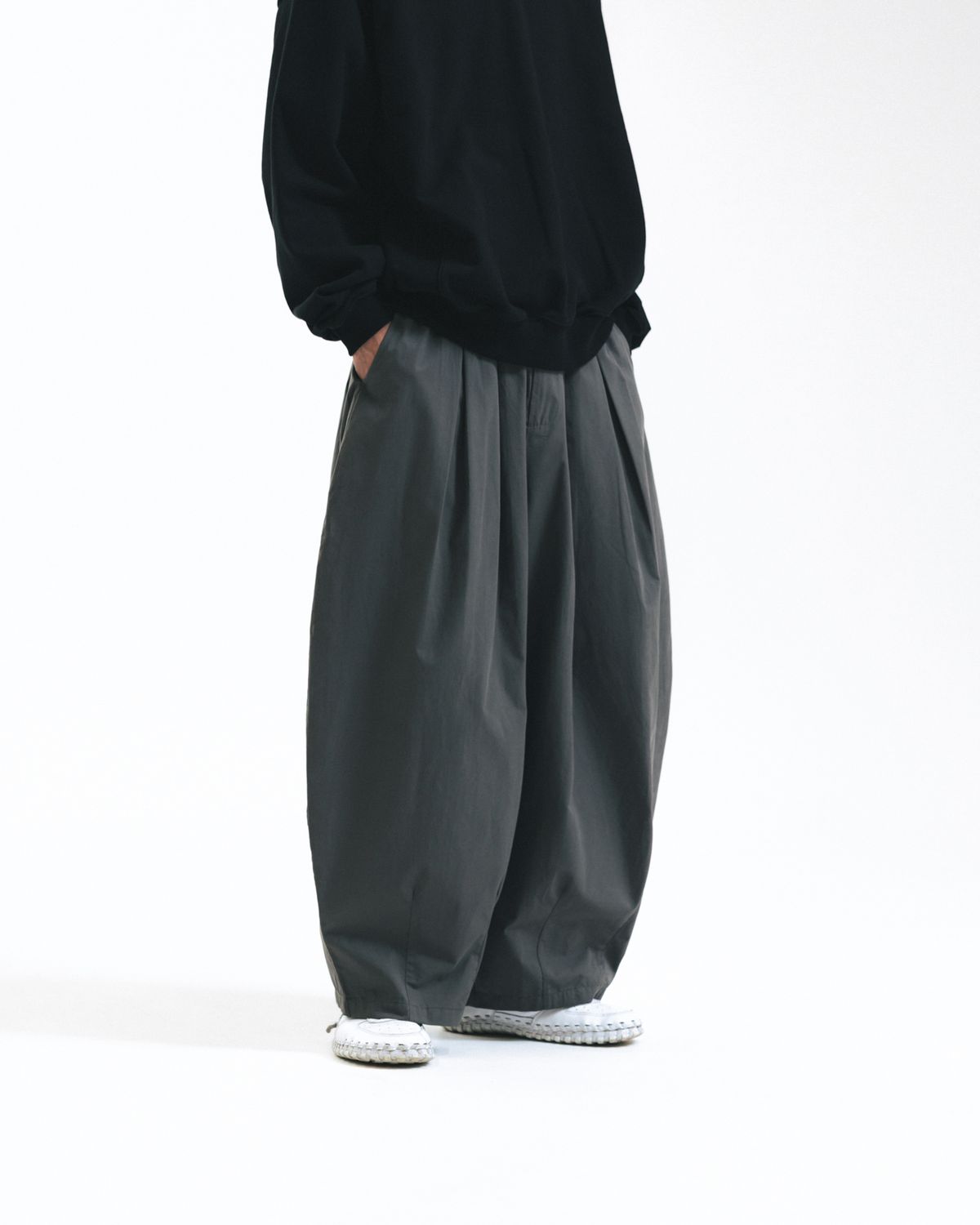 앵글런(ANGLAN) Essential Easy Balloon Pants - Grey