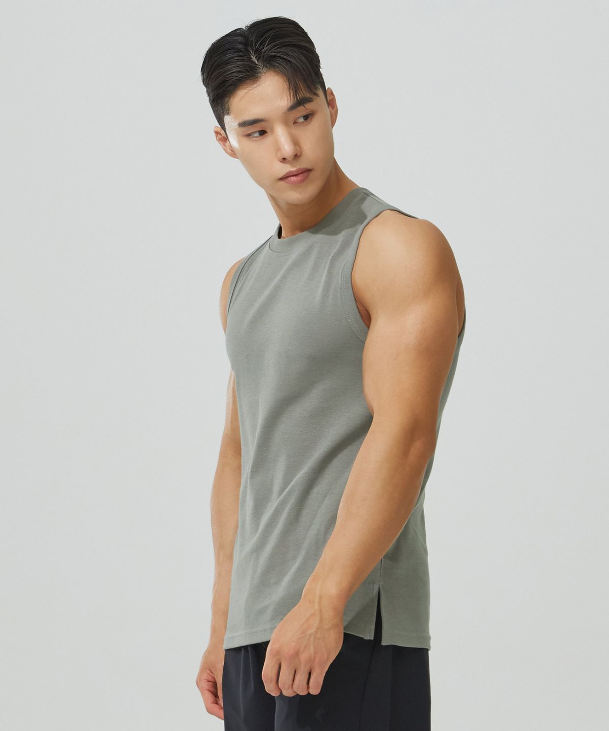 블랙몬스터핏(BLACK MONSTER FIT) 코튼 폴리 헬스 나시 슬리브리스 (KHAKI) / BM230107