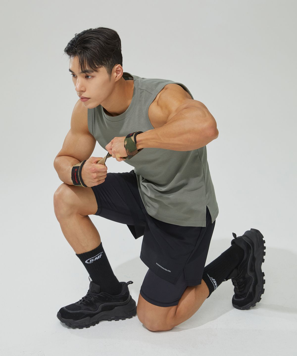 블랙몬스터핏(BLACK MONSTER FIT) 코튼 폴리 헬스 나시 슬리브리스 (KHAKI) / BM230107