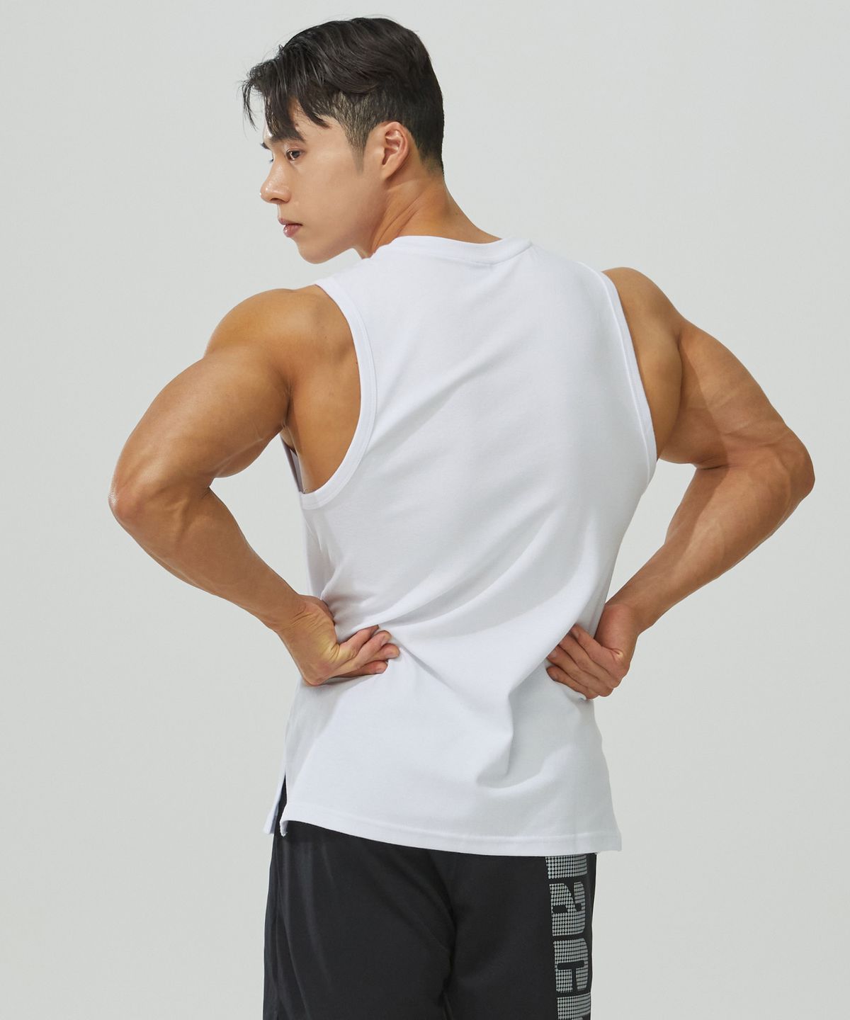 블랙몬스터핏(BLACK MONSTER FIT) 코튼 폴리 헬스 나시 슬리브리스 (WHITE) / BM230107