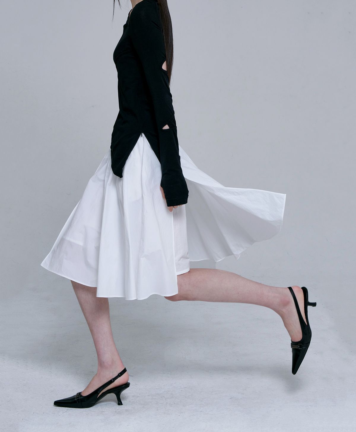 진주유즈(JINJUSE) SLIT MIDI SKIRT [WHITE]