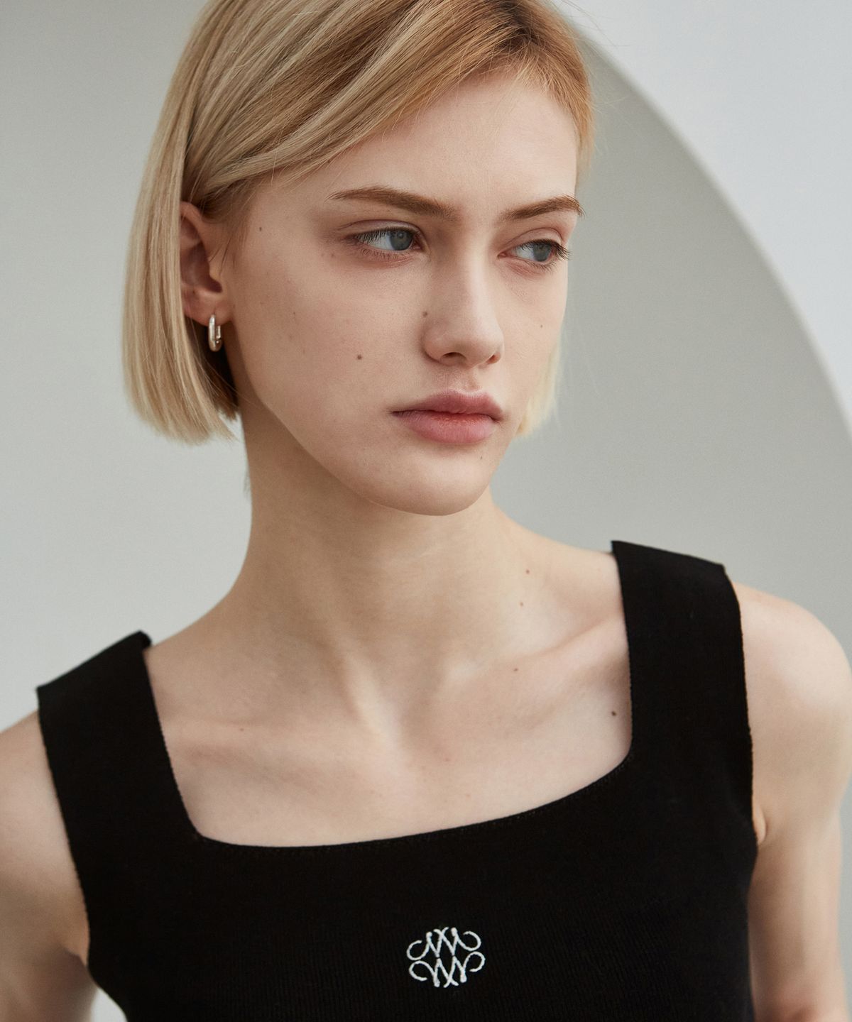 닉앤니콜(NICK&NICOLE) NICOLE SQUARE NECK SLEEVELESS_BLACK