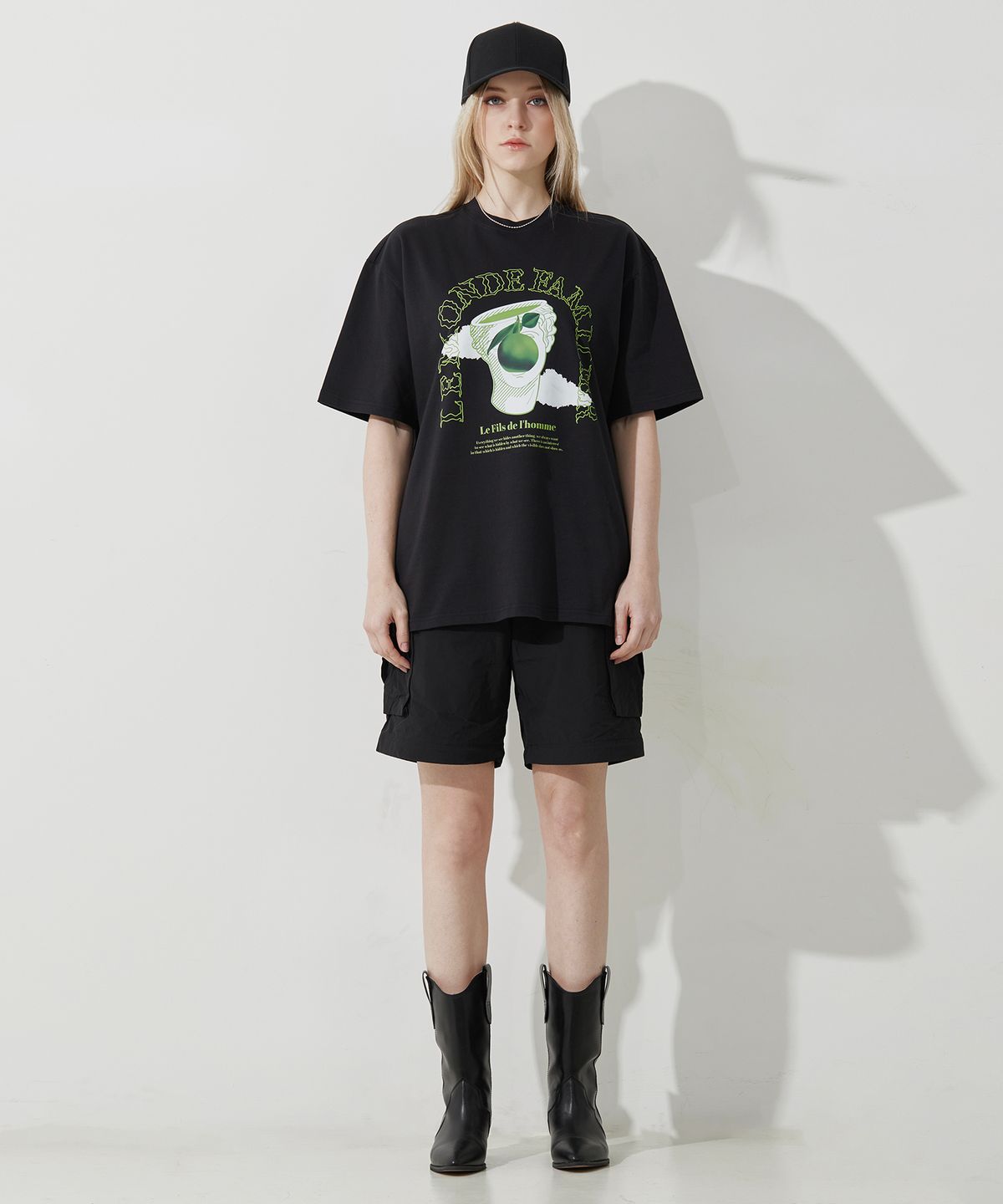 에이오엑스(AOX) White Sculpture and Apple T-shirt (Black)