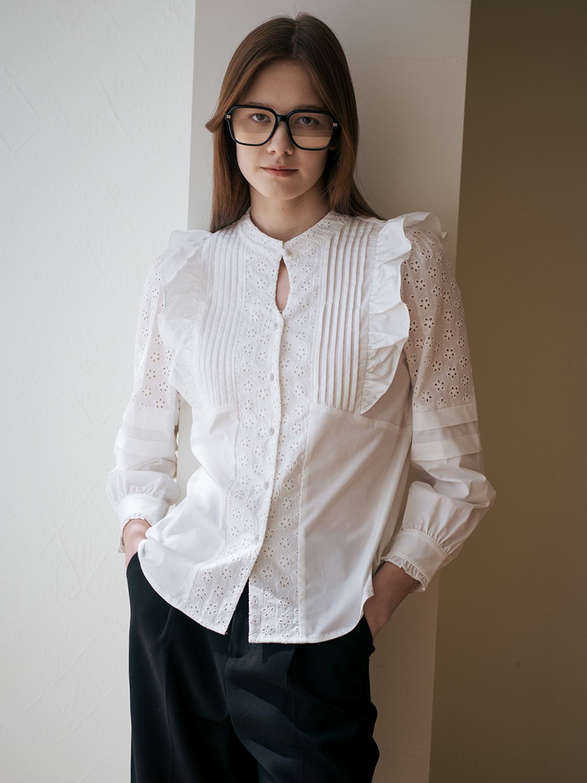 웬스데이딜라잇(WEDNESDAY DELIGHT) WED_Leaf flower punching shirt