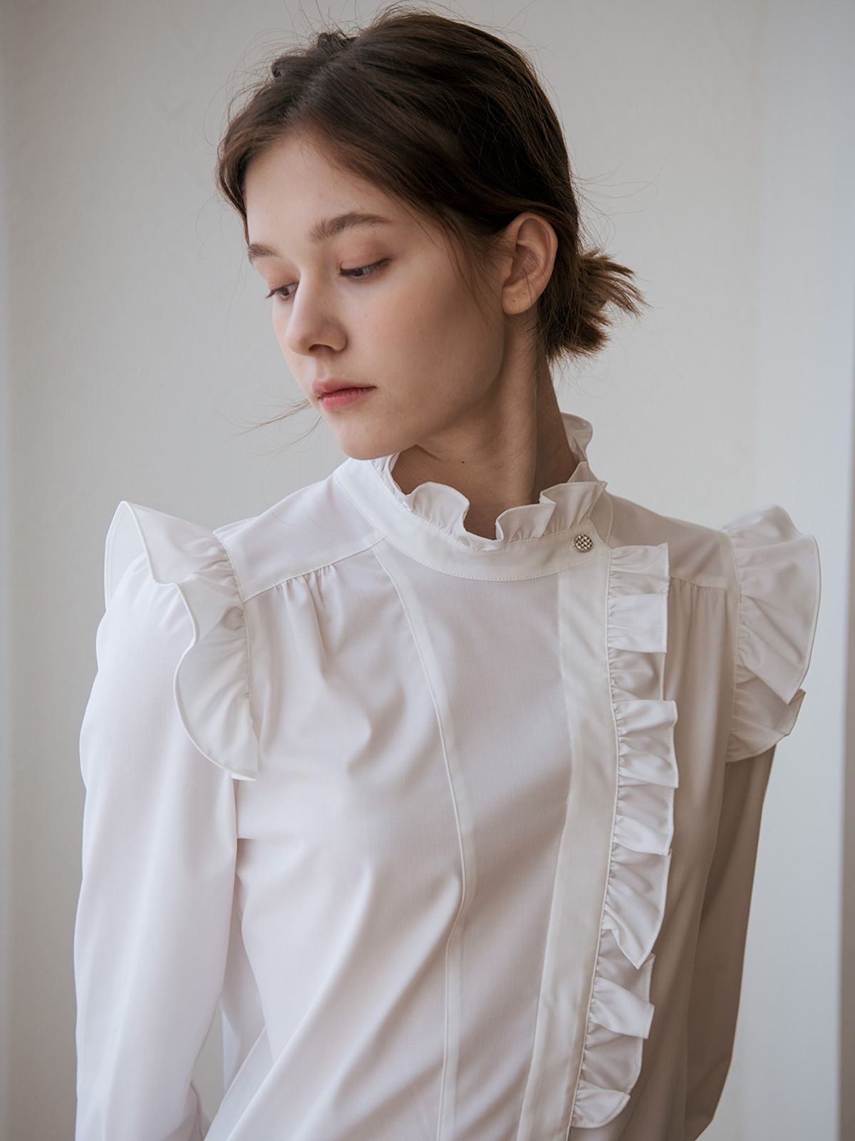 웬스데이딜라잇(WEDNESDAY DELIGHT) WED_Ruffle white court style shirt