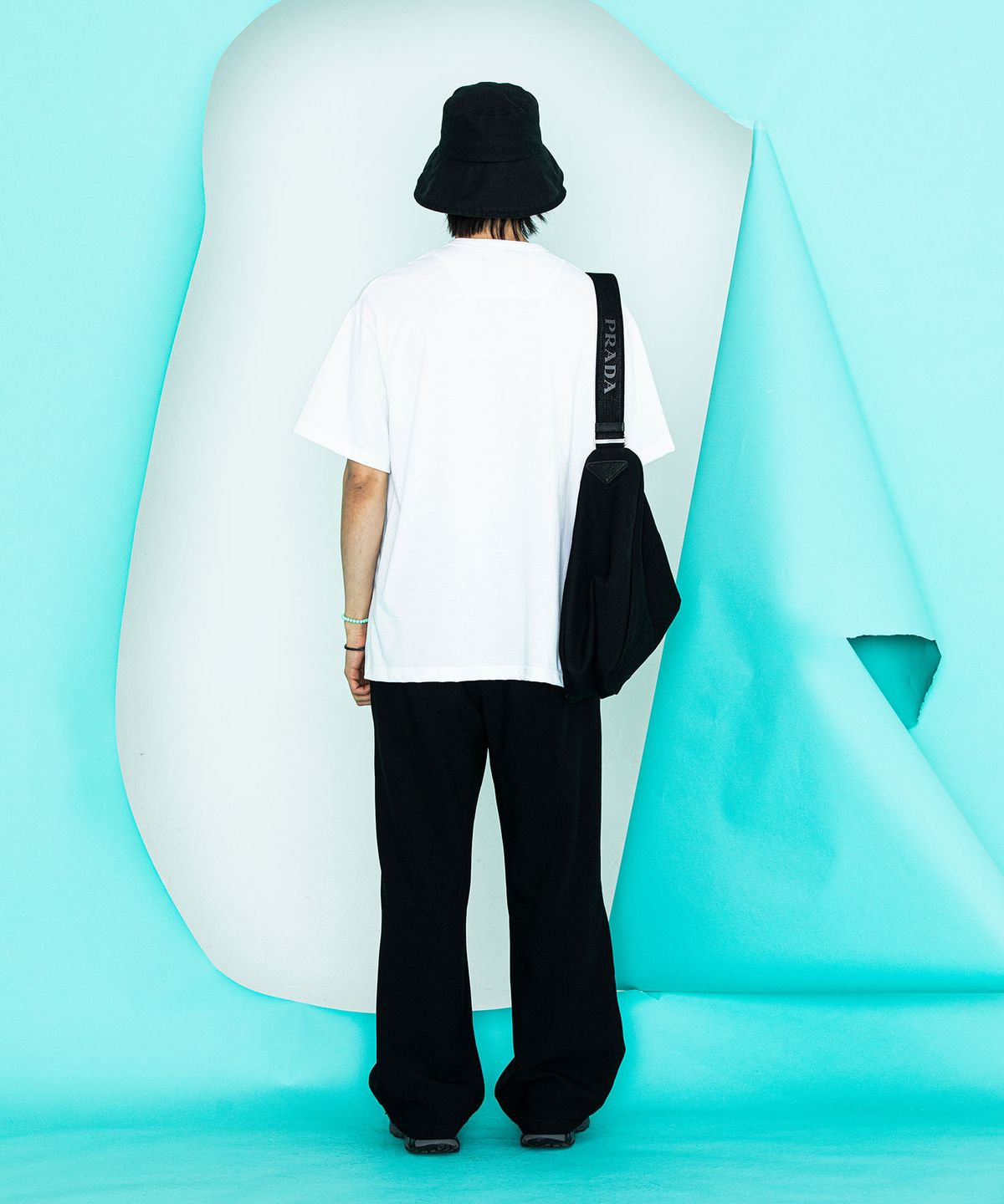 베스띠또(VESTITO) 발색 캠프파이어 화이트 티셔츠