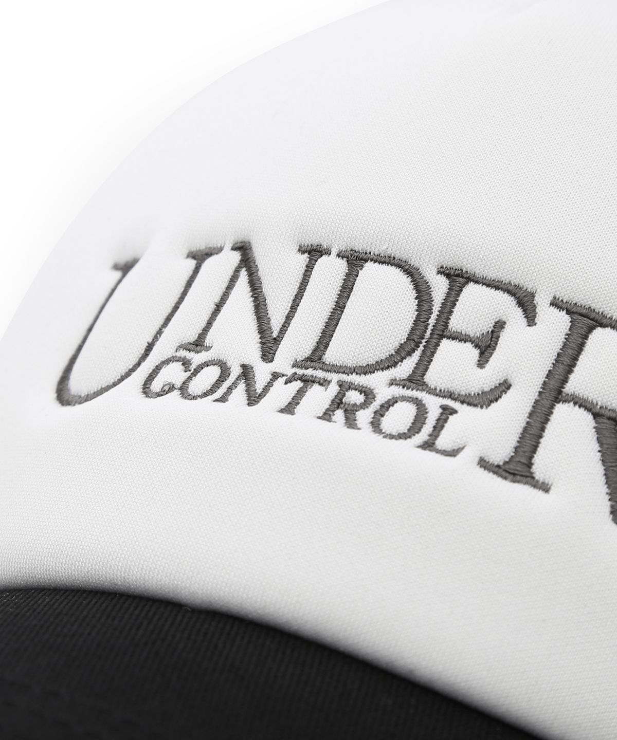 언더컨트롤(UNDERCONTROL) 여름 메쉬 햇빛 차단 로고 배색 볼캡 남녀공용 야구모자 SIGNATURE / MESH TRUCKER B B / BLACK