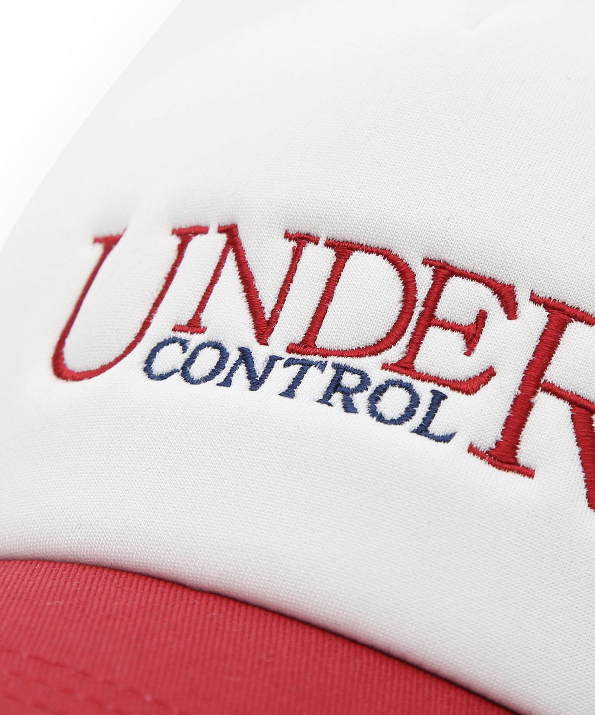 언더컨트롤(UNDERCONTROL) 여름 메쉬 햇빛 차단 로고 배색 볼캡 남녀공용 야구모자 SIGNATURE / MESH TRUCKER B B / NAVY RED