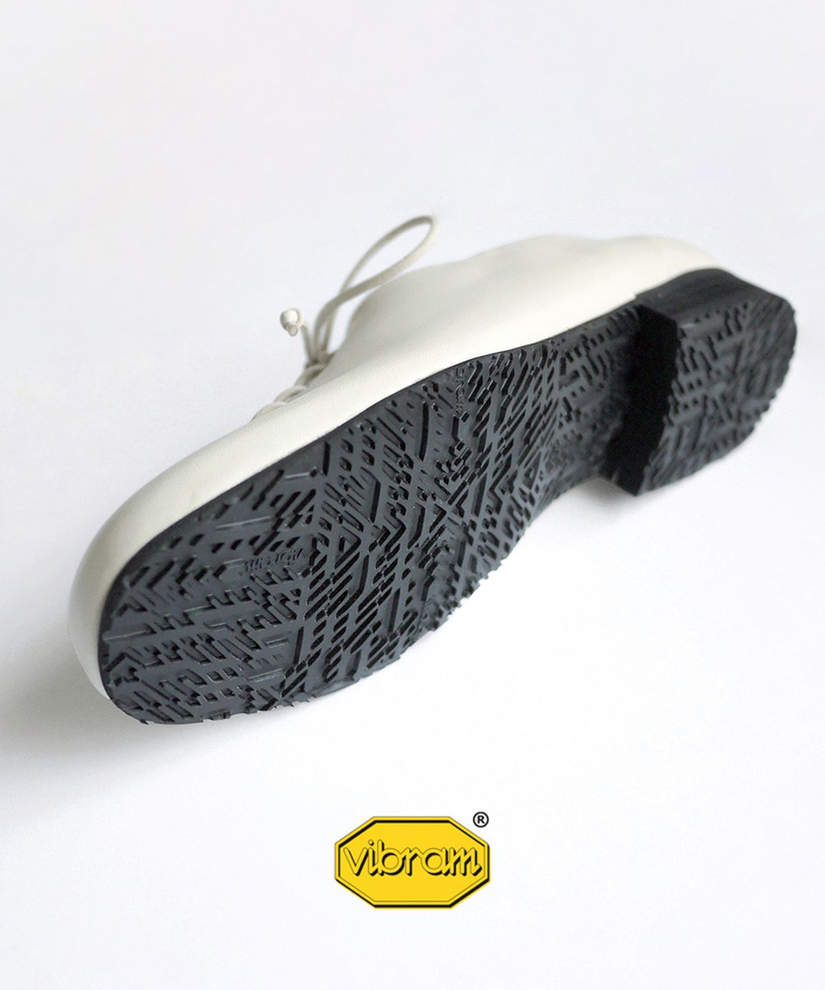 흰(HEENN) Folded Derby Shoes . Ivory