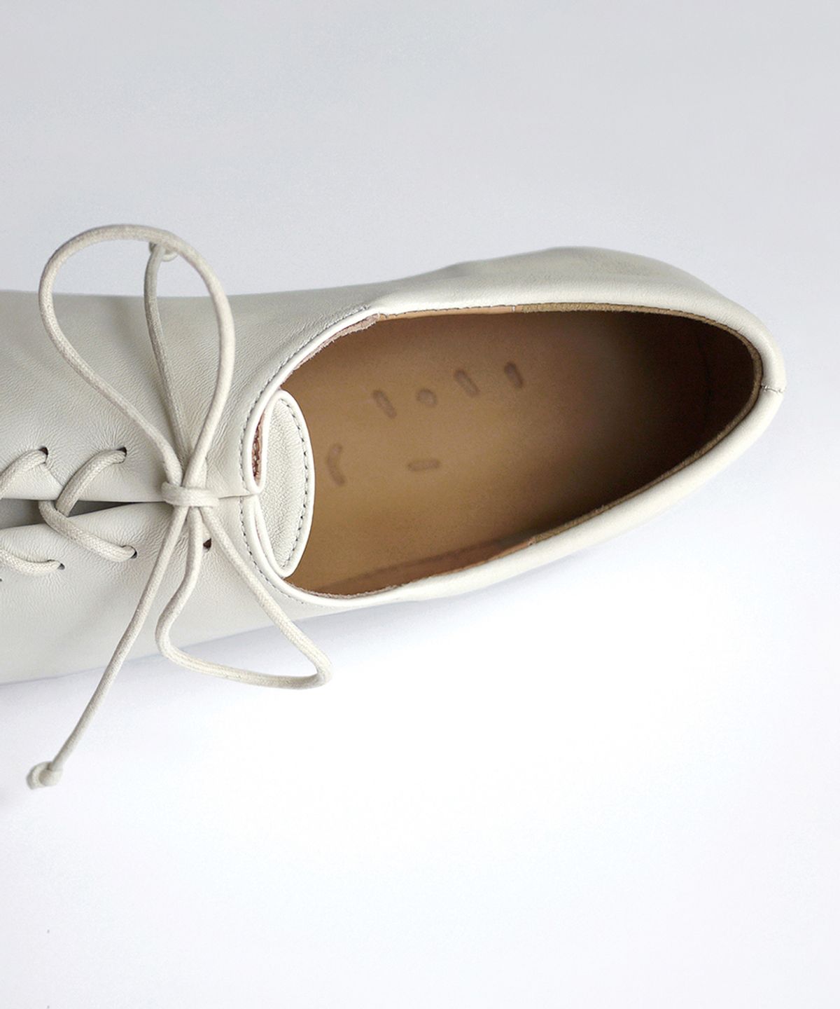 흰(HEENN) Folded Derby Shoes . Ivory