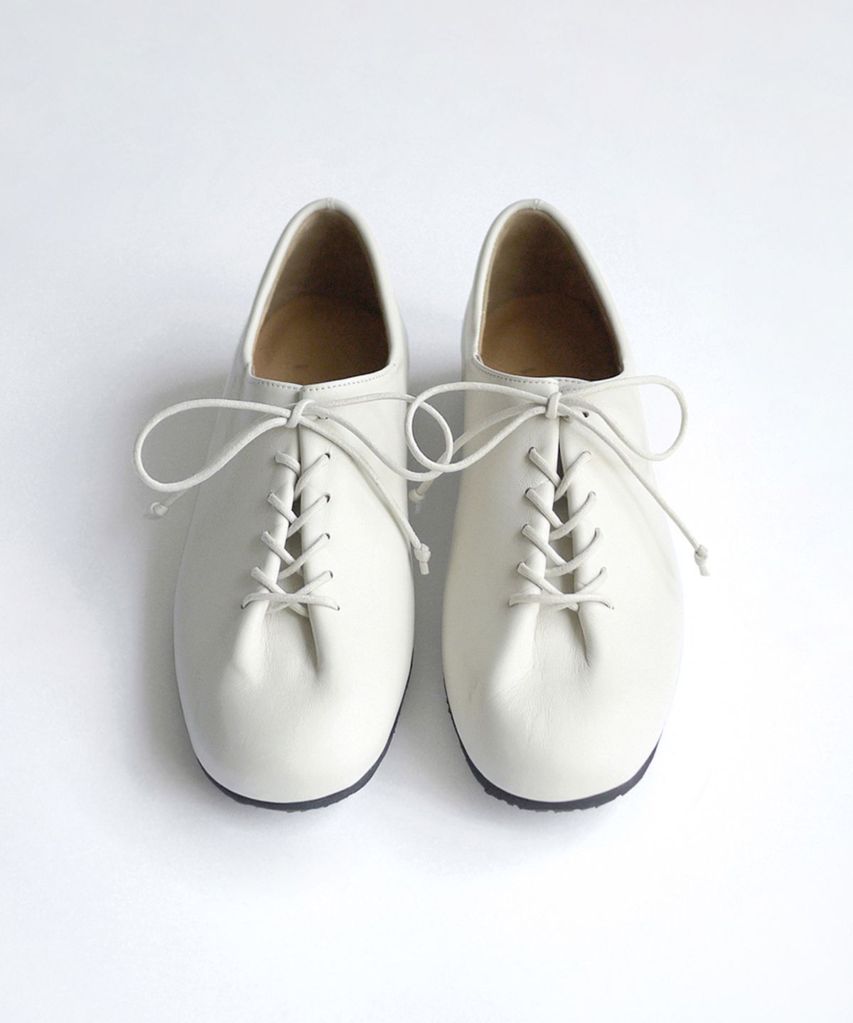 흰(HEENN) Folded Derby Shoes . Ivory