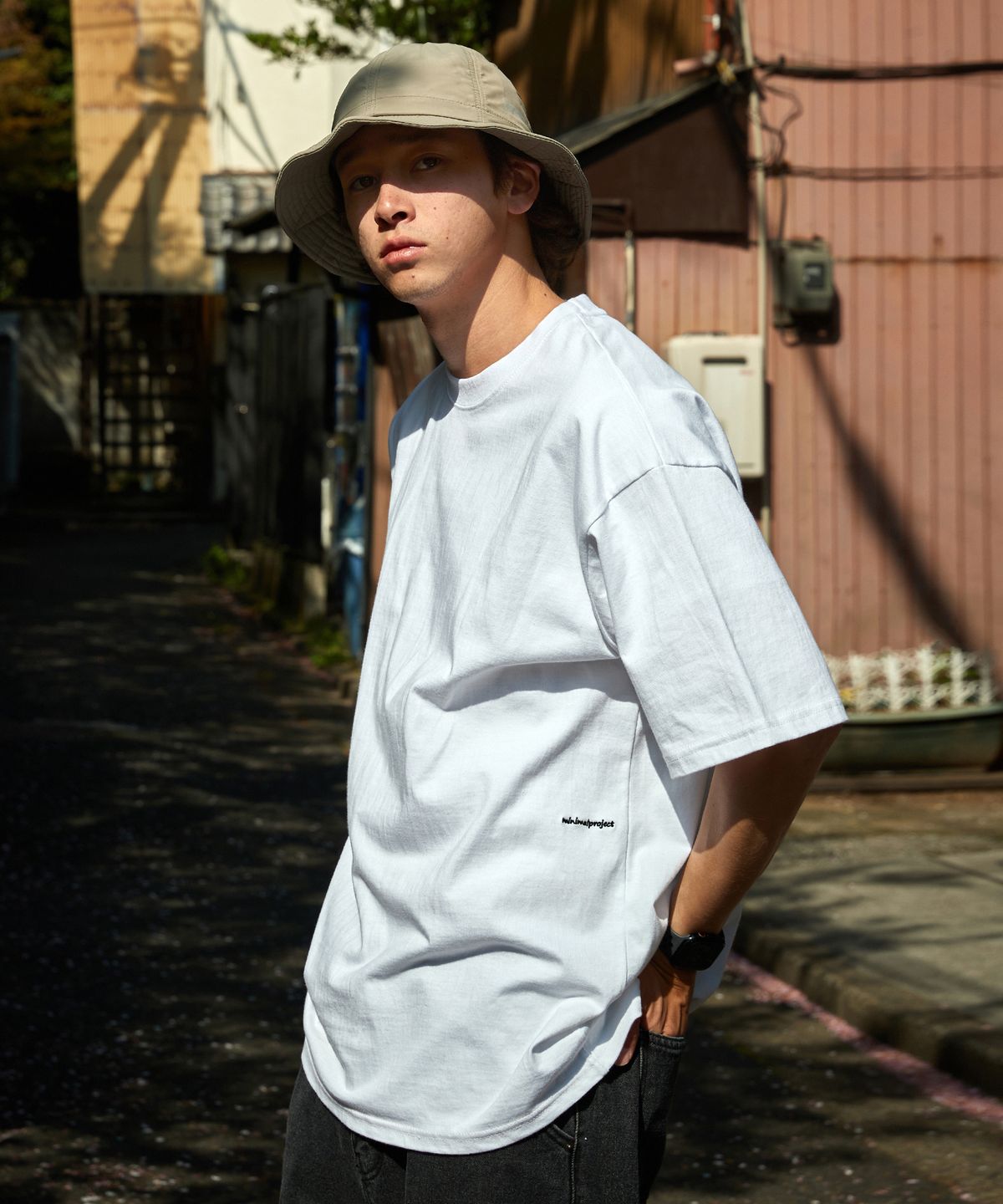 미니멀프로젝트(MINIMALPROJECT) 베이직 코튼 드로잉 자수 오버핏 반팔티셔츠 MST144 [WHITE]